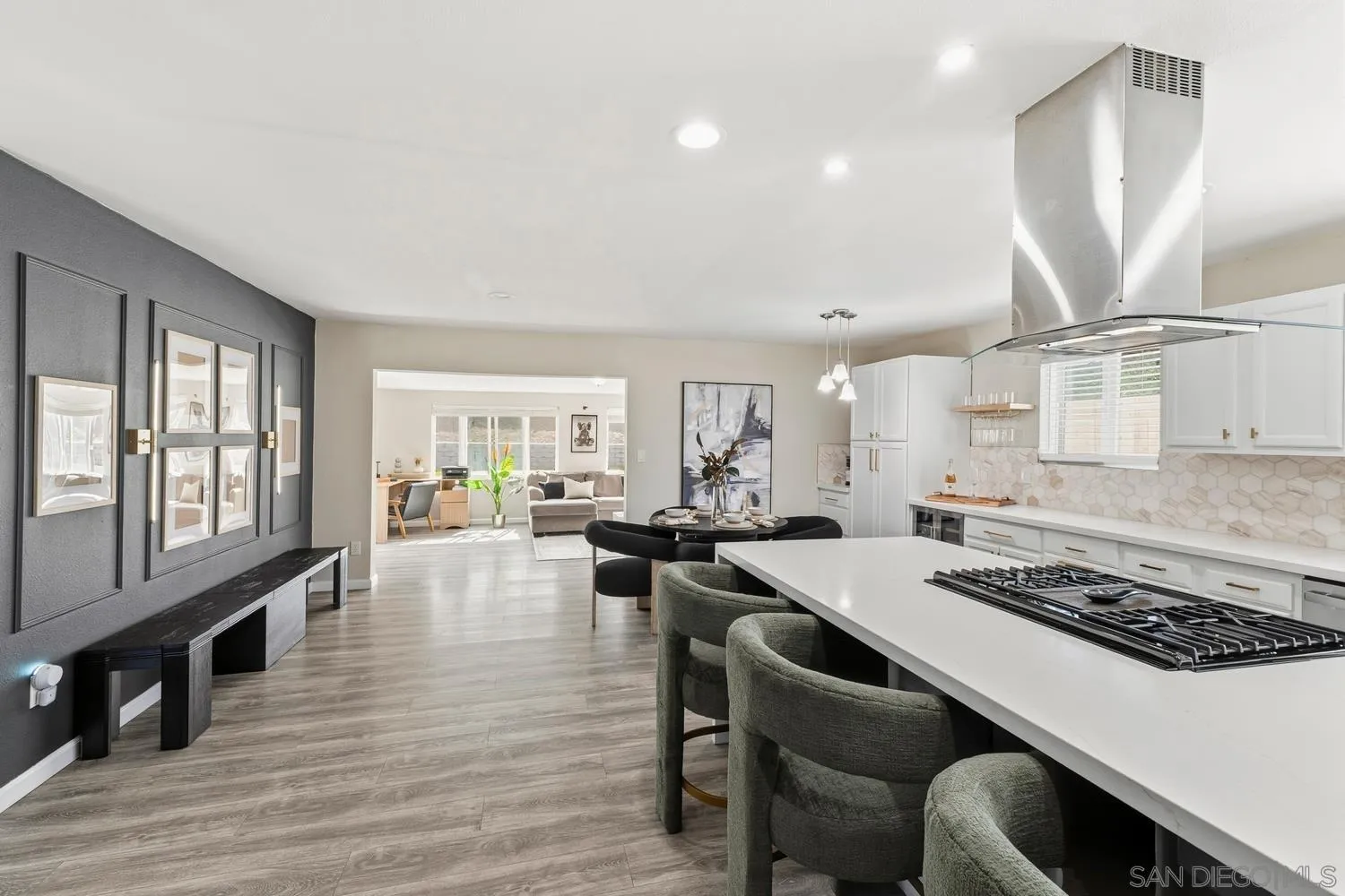 https://cdn.realtyfeed.com/cdn/127/260004356/4d9725d487442f63e85502b03d382c37.webp