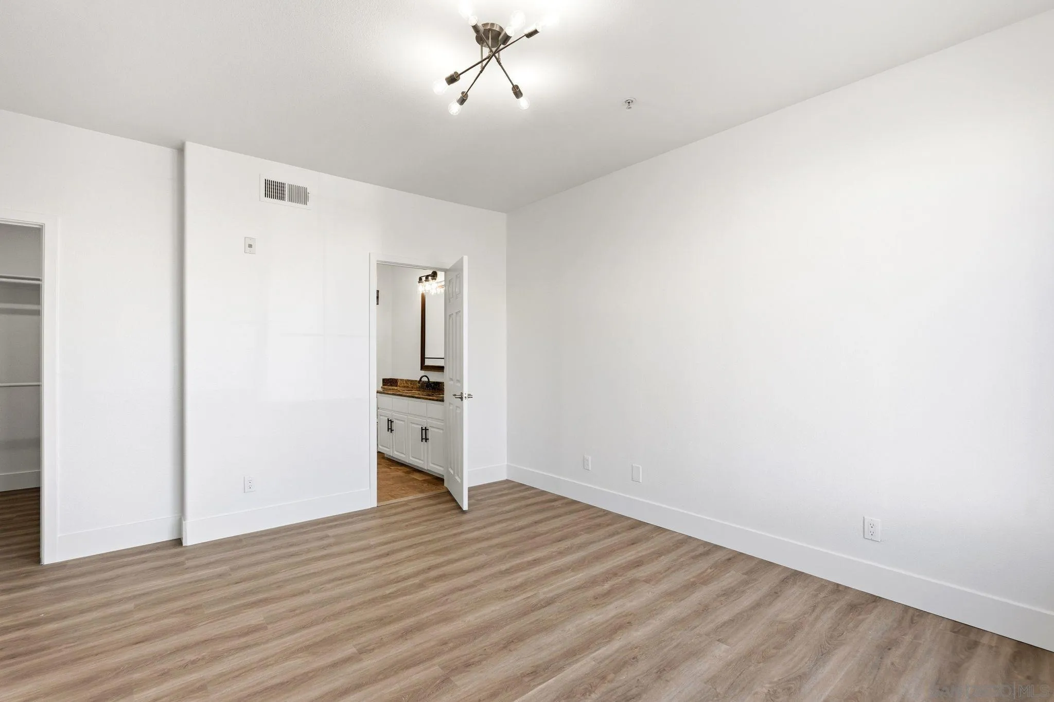 Photo #7: 260004359 Listing: Photo #7