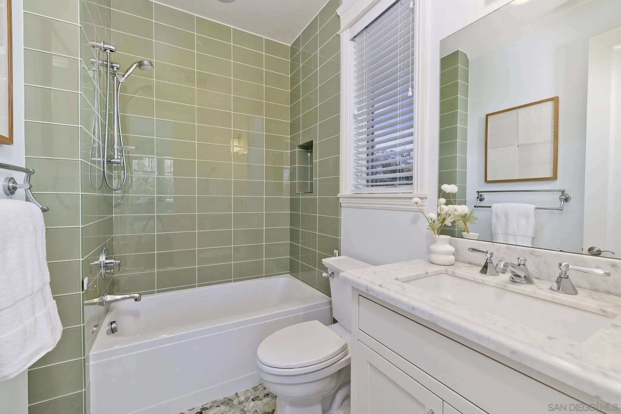 https://cdn.realtyfeed.com/cdn/127/260004372/1e03d74063e03448fa57e8b1a36c7c4c.webp