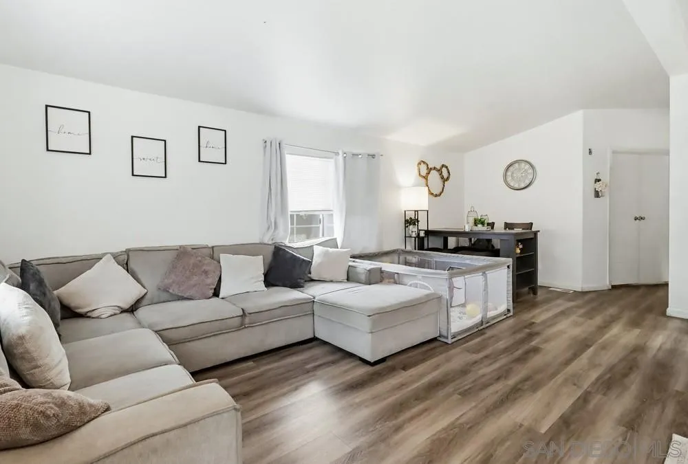 https://cdn.realtyfeed.com/cdn/127/260004375/e36c18aff7f582d5a8526304710ef977.webp
