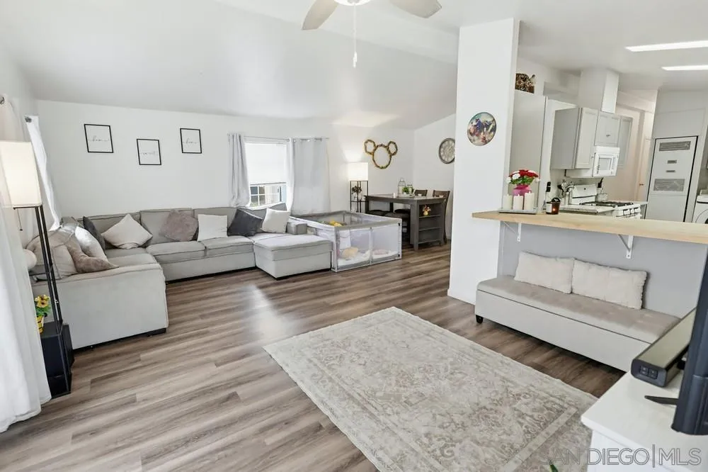 https://cdn.realtyfeed.com/cdn/127/260004375/e50a467dde7f56936cc160199918193f.webp