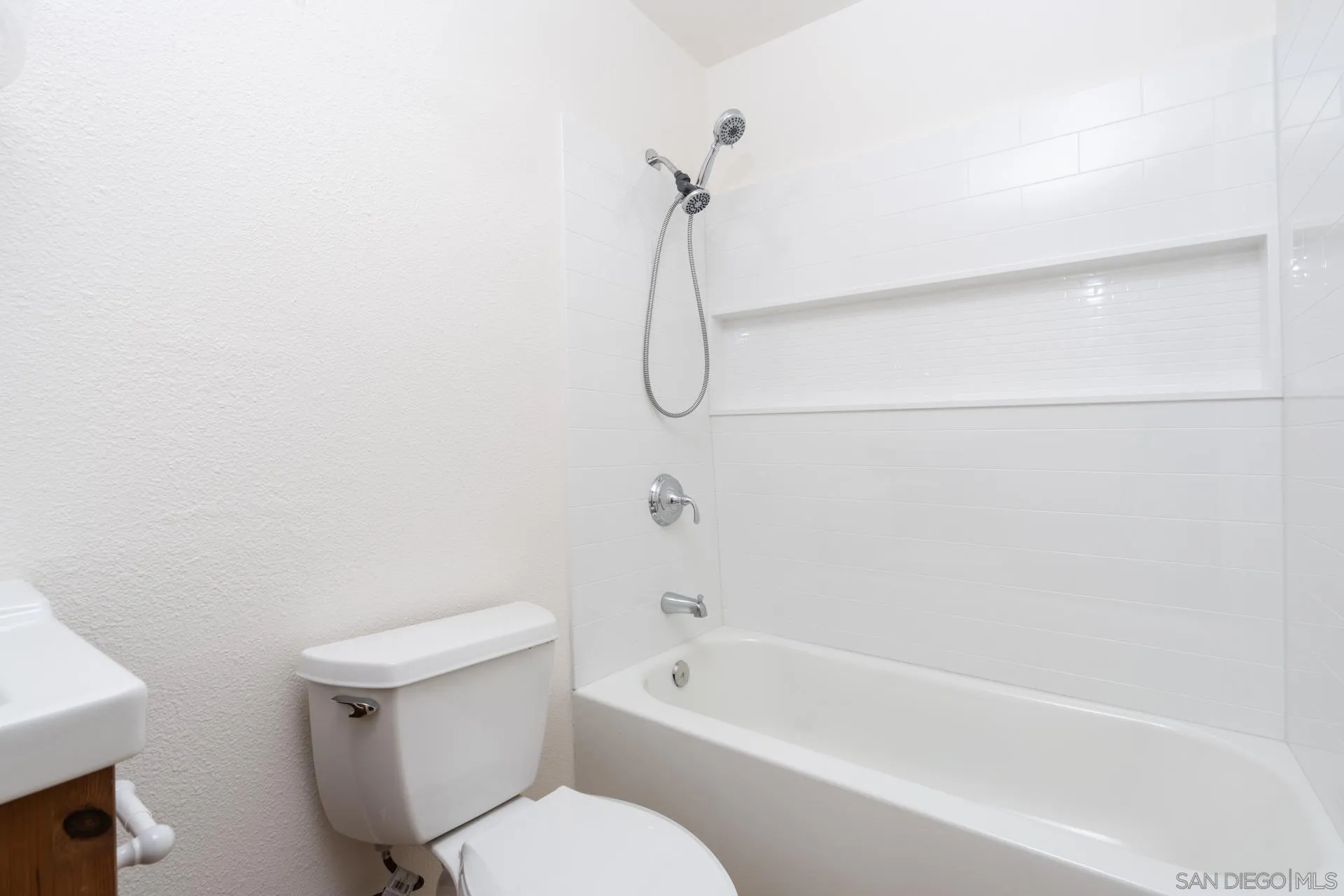 https://cdn.realtyfeed.com/cdn/127/260004382/9aa6cb9ab3428756923e4d1af22ed43e.webp