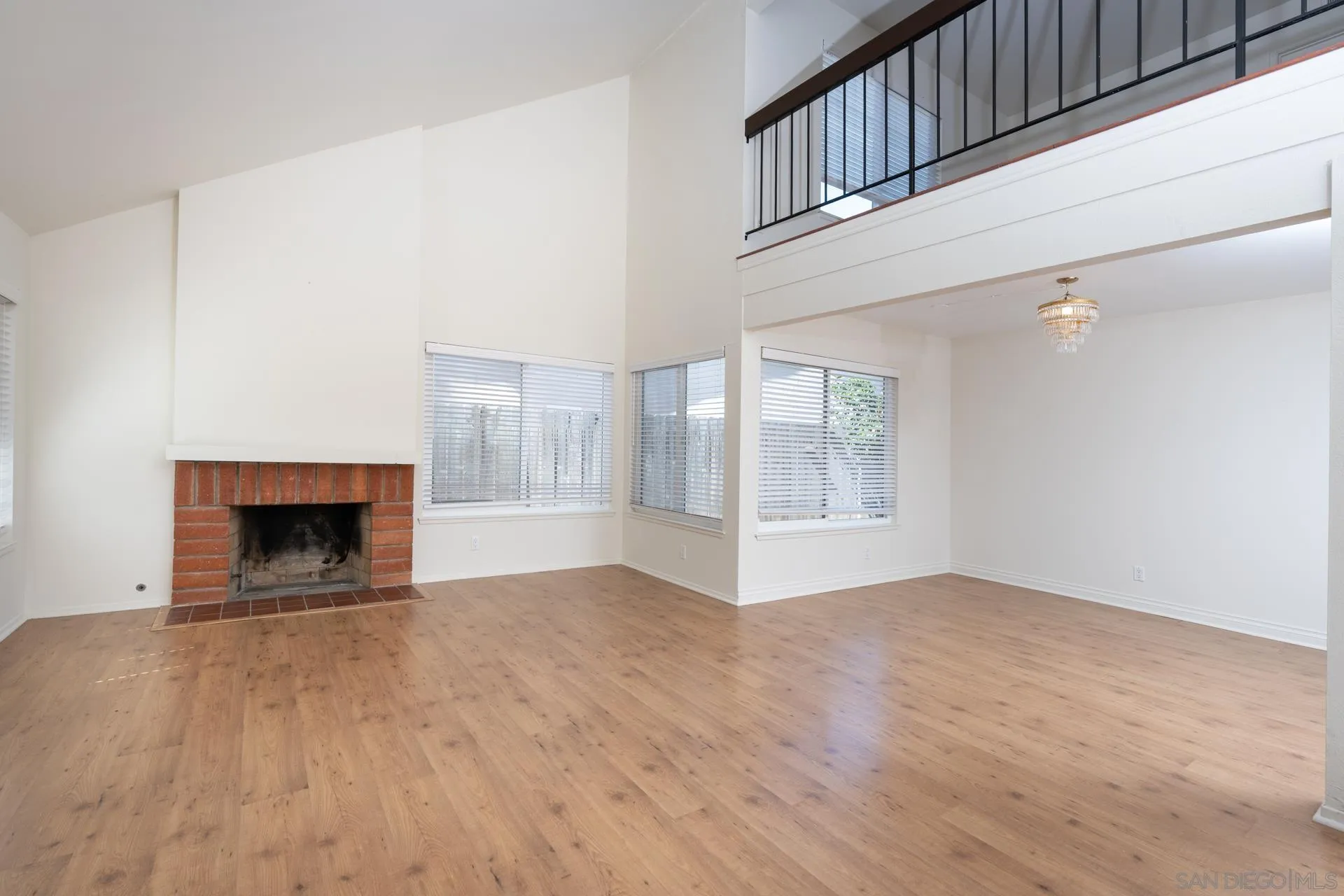 https://cdn.realtyfeed.com/cdn/127/260004382/f2904e181f6e80431250722d7f926119.webp