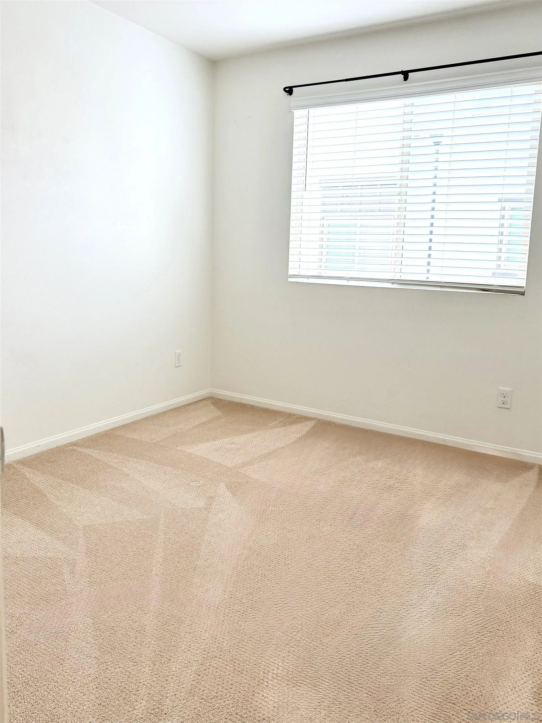 https://cdn.realtyfeed.com/cdn/127/260004383/14b479d5502842e83d26baf37f3afe2e.webp