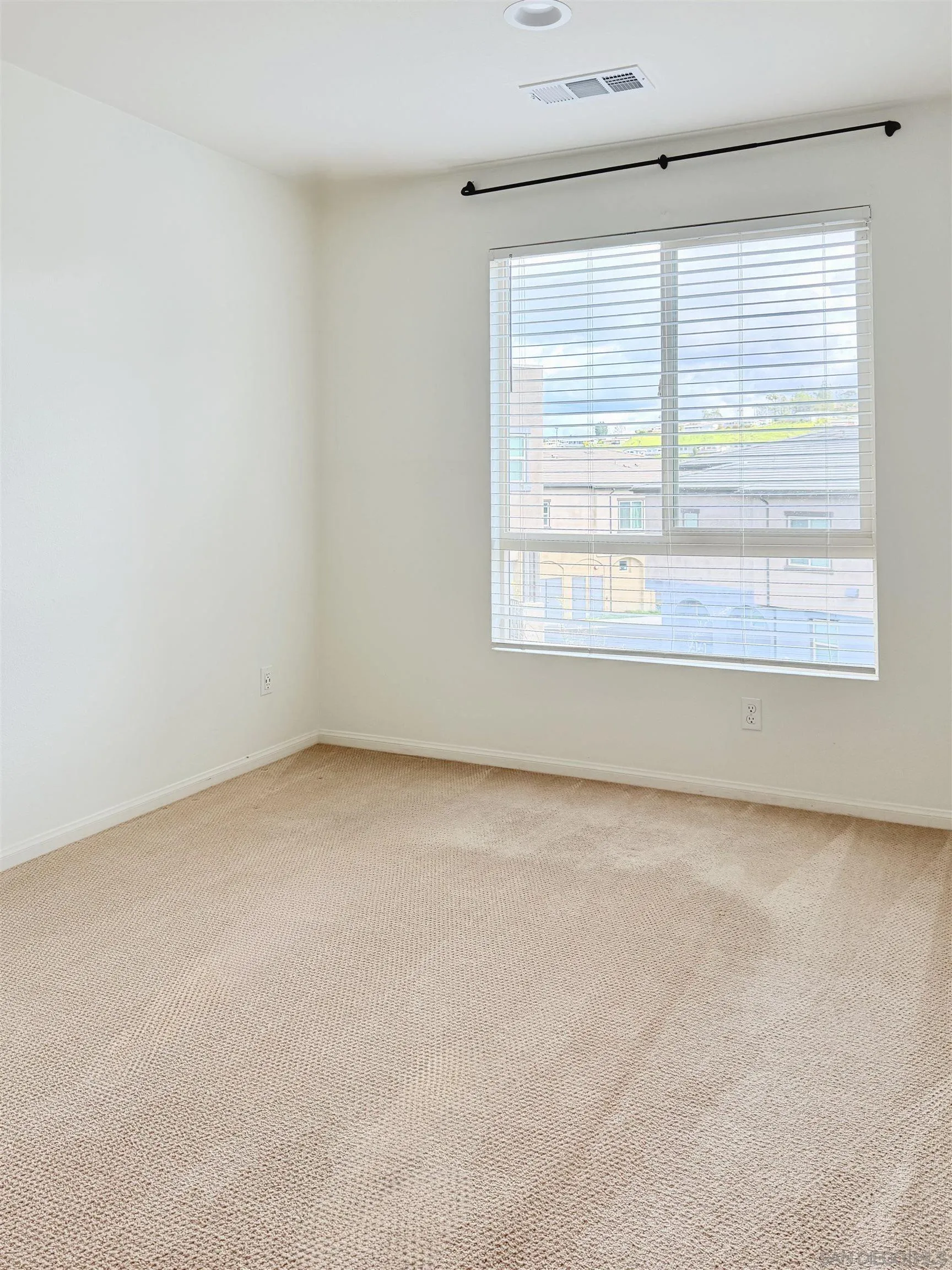 https://cdn.realtyfeed.com/cdn/127/260004383/903d726b45fb0c7c1f6428ad61a7fe55.webp