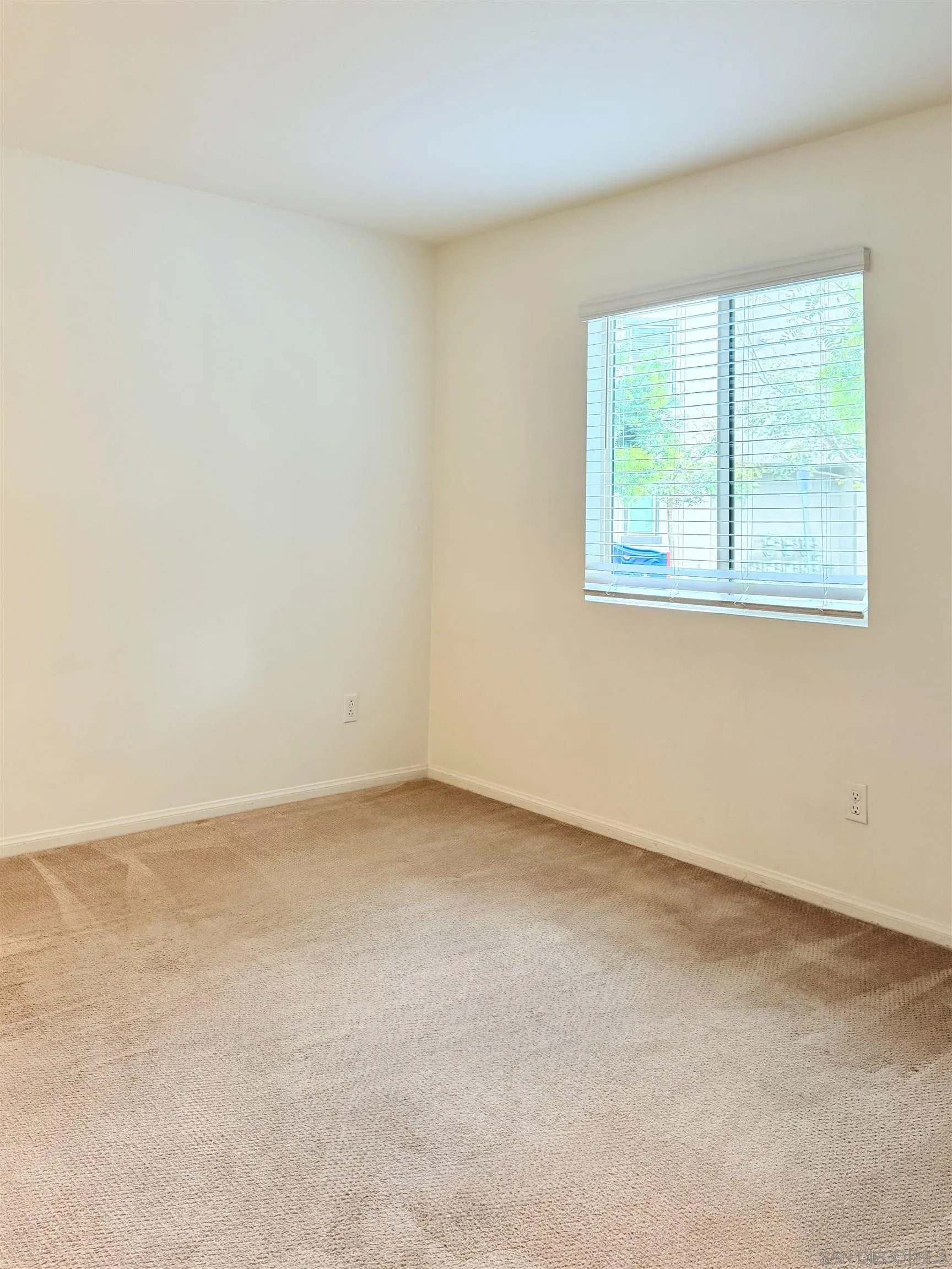https://cdn.realtyfeed.com/cdn/127/260004383/a37525af548833f83247e60521775ffc.webp