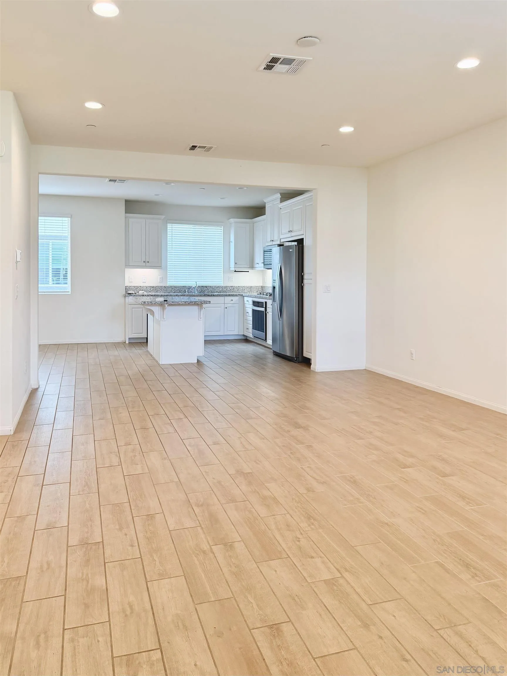 https://cdn.realtyfeed.com/cdn/127/260004383/f971e19c62a273831d450b5ddae1b958.webp