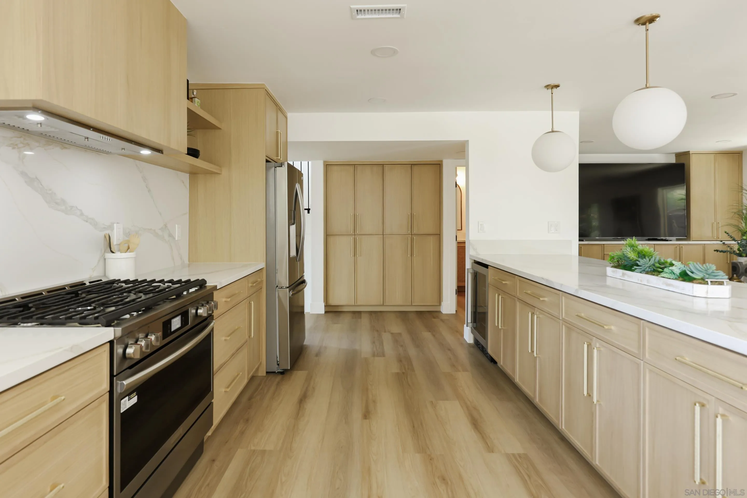 https://cdn.realtyfeed.com/cdn/127/260004384/43d88fdfc05c9cc8c041d40d6377ca08.webp