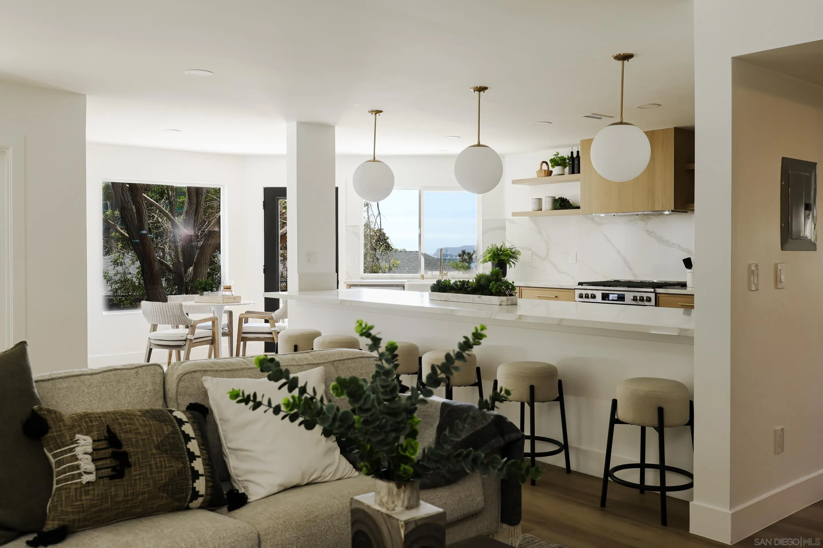 https://cdn.realtyfeed.com/cdn/127/260004384/6f86a3b6a5ab5e0f66706c6379766fb2.webp