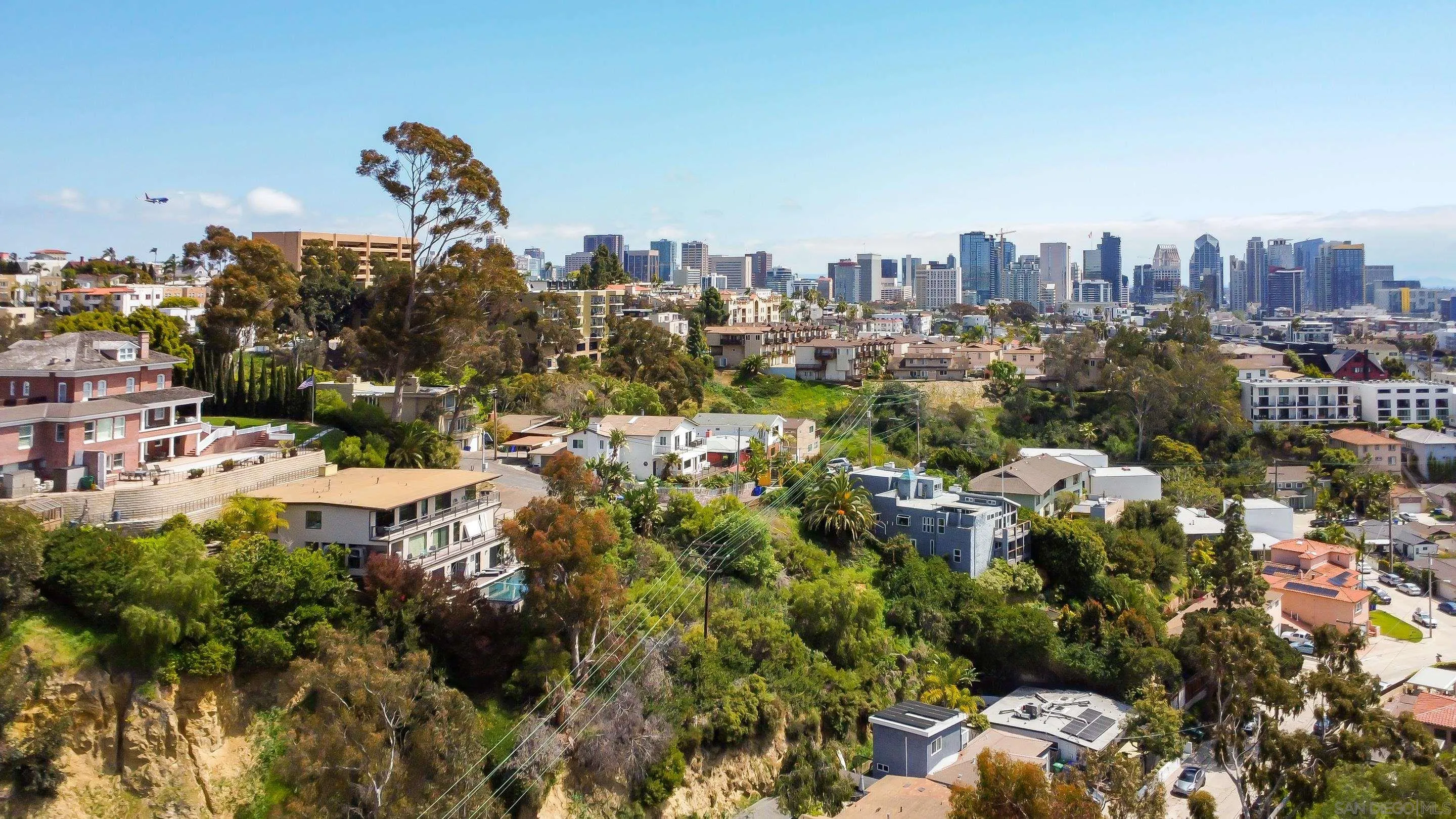 https://cdn.realtyfeed.com/cdn/127/260004384/cf638b0e74f317b5a2f7e376b30d71d2.webp
