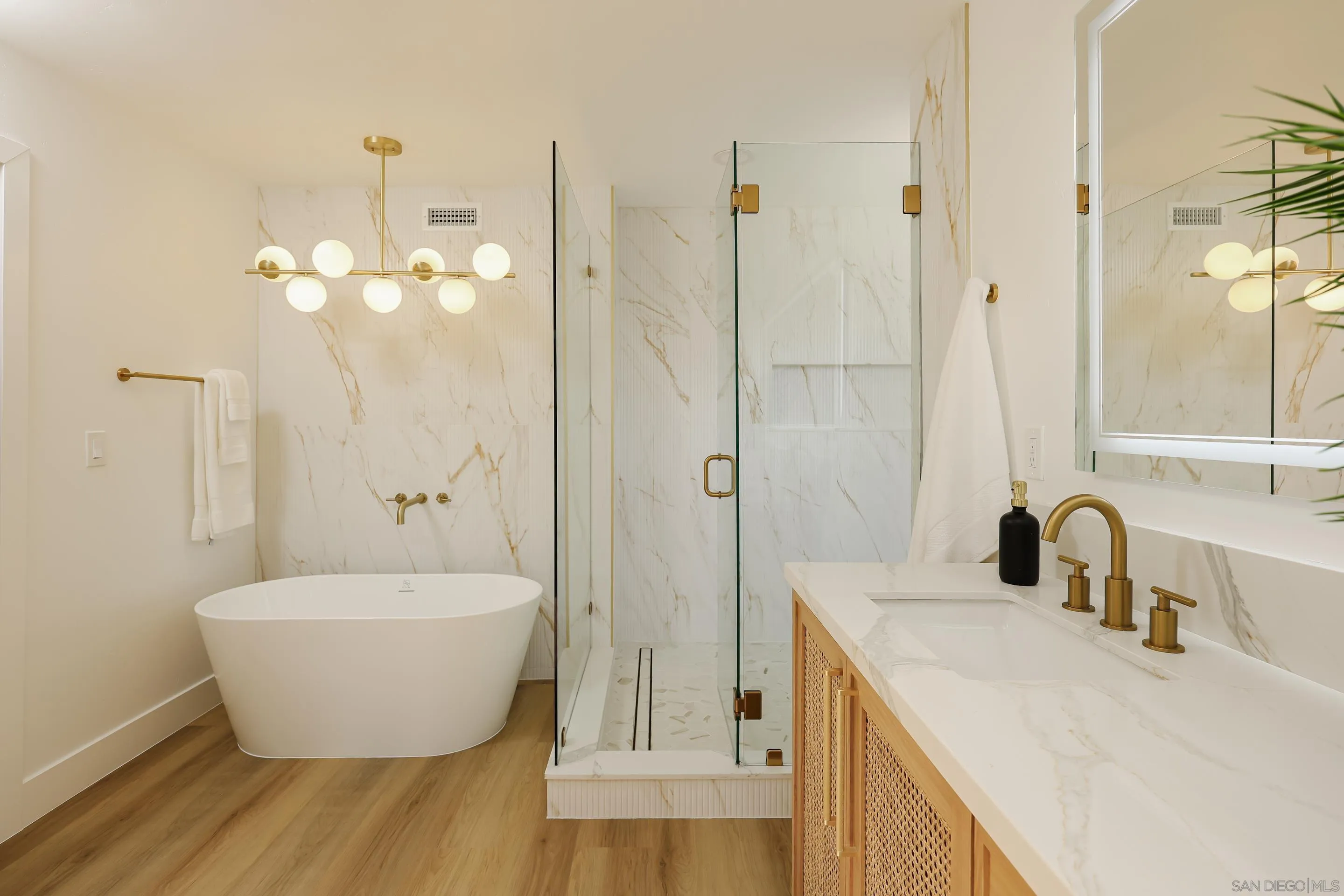 https://cdn.realtyfeed.com/cdn/127/260004384/f47994a5f1494cda292a7975905018c6.webp