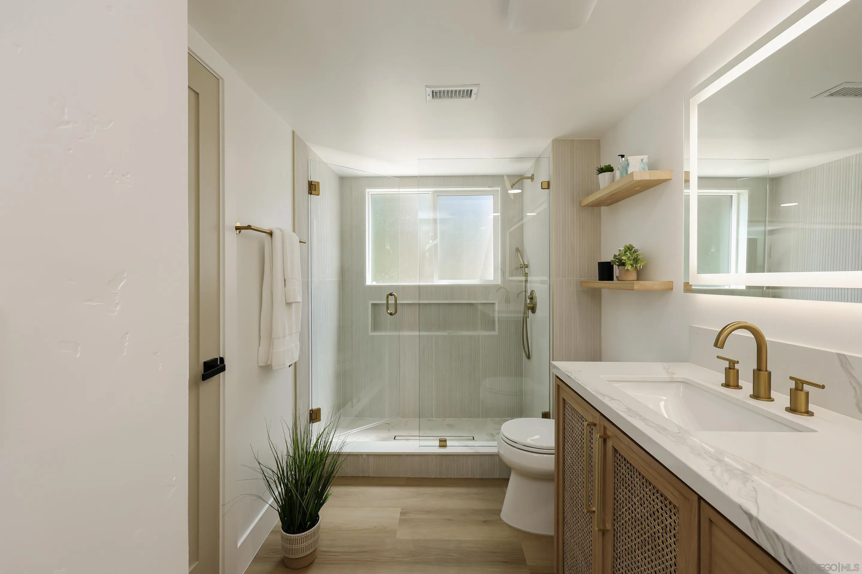 https://cdn.realtyfeed.com/cdn/127/260004384/fc7197da7179ae518c560d230f1a35f7.webp