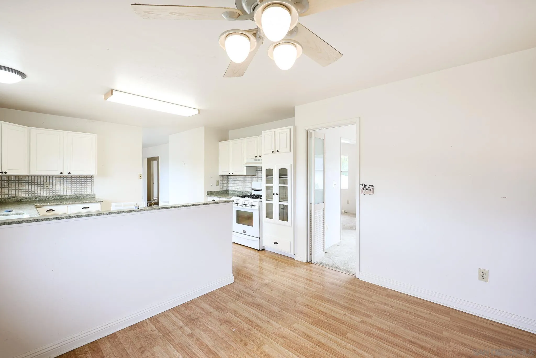 https://cdn.realtyfeed.com/cdn/127/260004385/870f04662a437ed9684c7046093870b8.webp