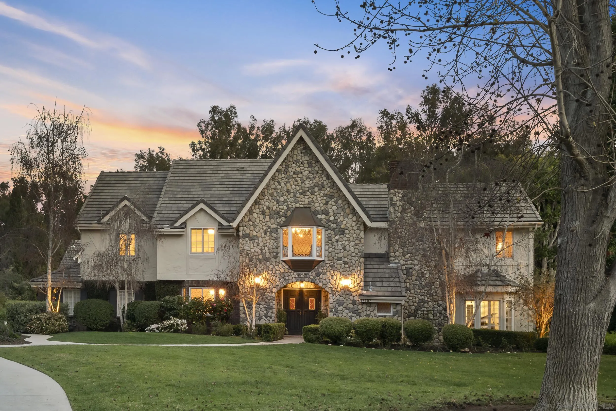 https://cdn.realtyfeed.com/cdn/127/260004389/5d5595f8870b5ac7b36574c0f41b6f21.webp
