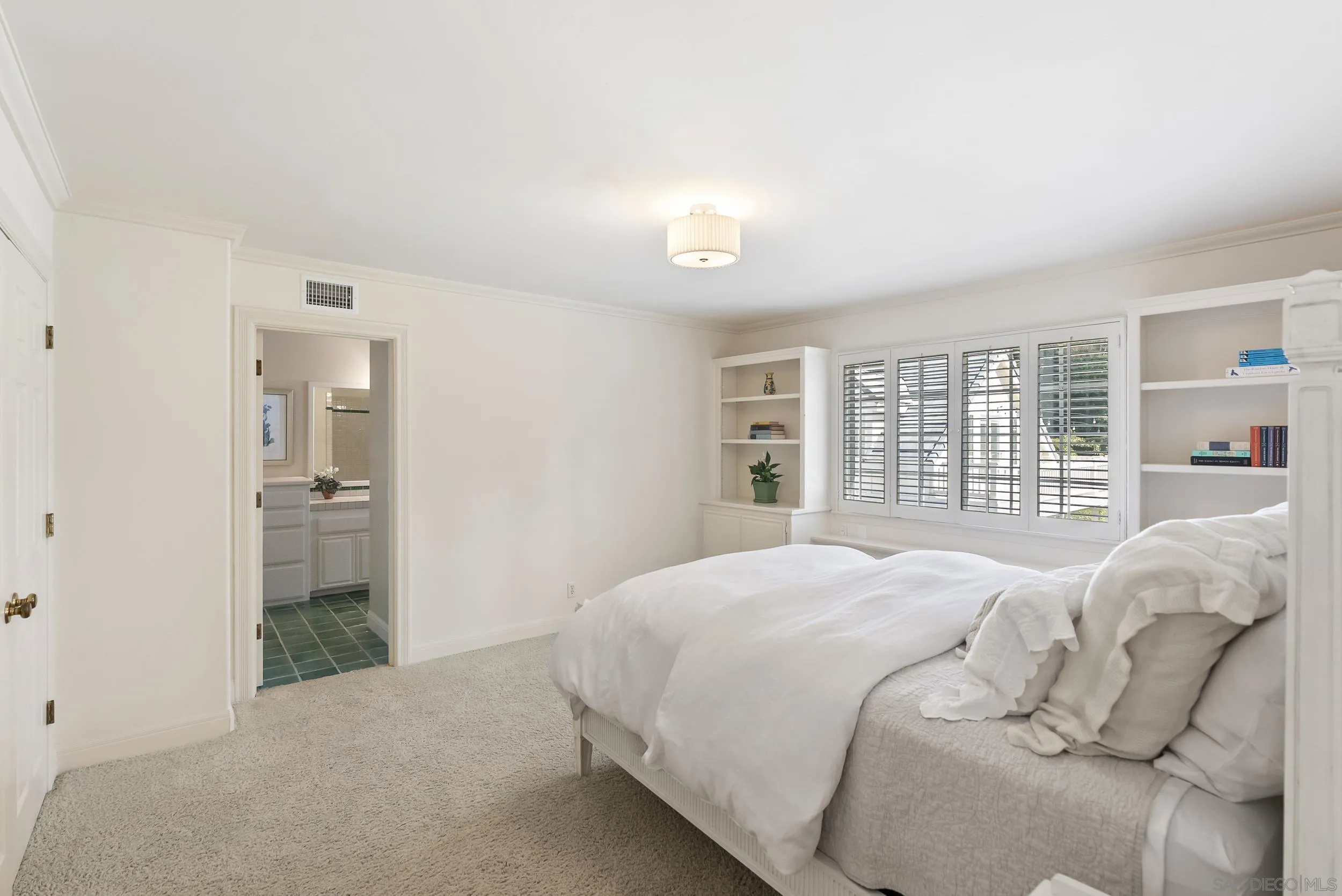 https://cdn.realtyfeed.com/cdn/127/260004389/bd7962d3064bcfda44e63ef6b7a08e96.webp