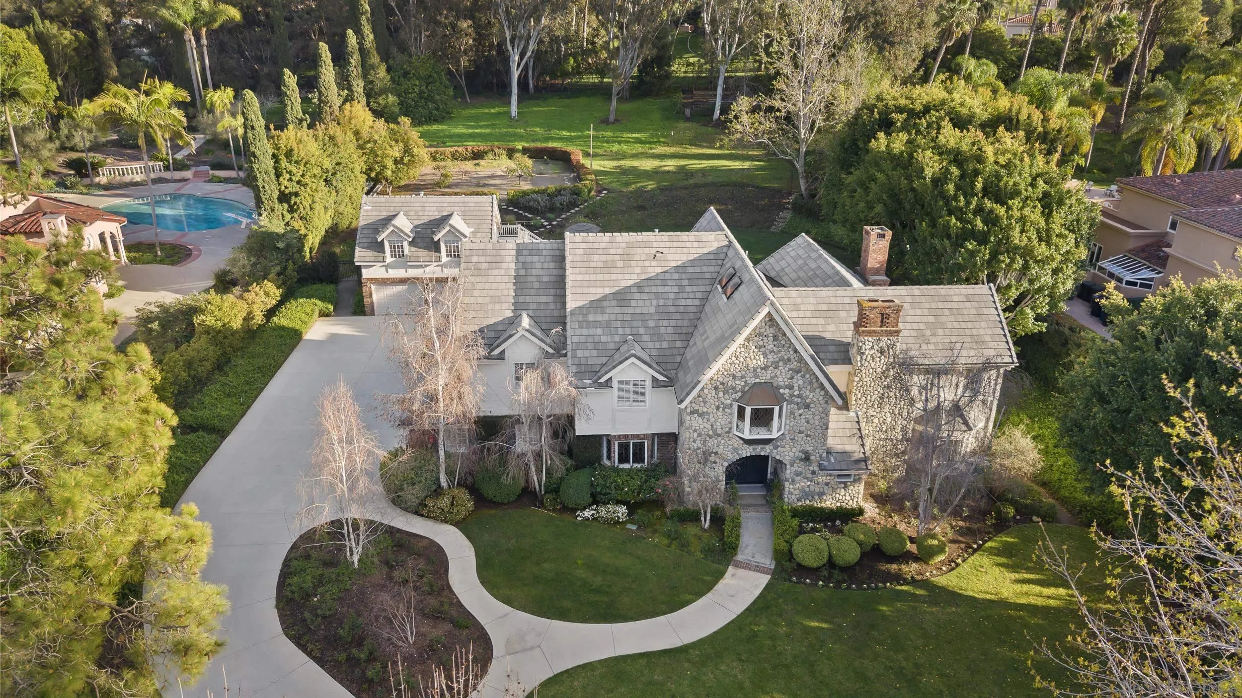 https://cdn.realtyfeed.com/cdn/127/260004389/bfccbc52fbd0e19d9582a012203c0e51.webp