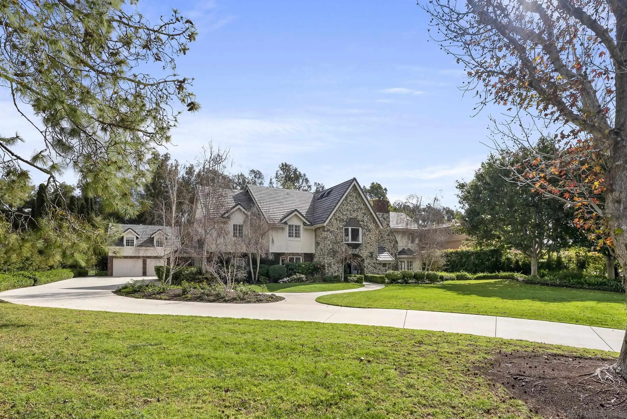 https://cdn.realtyfeed.com/cdn/127/260004389/e6e95dcb301a4c5969bfaf452799d951.webp