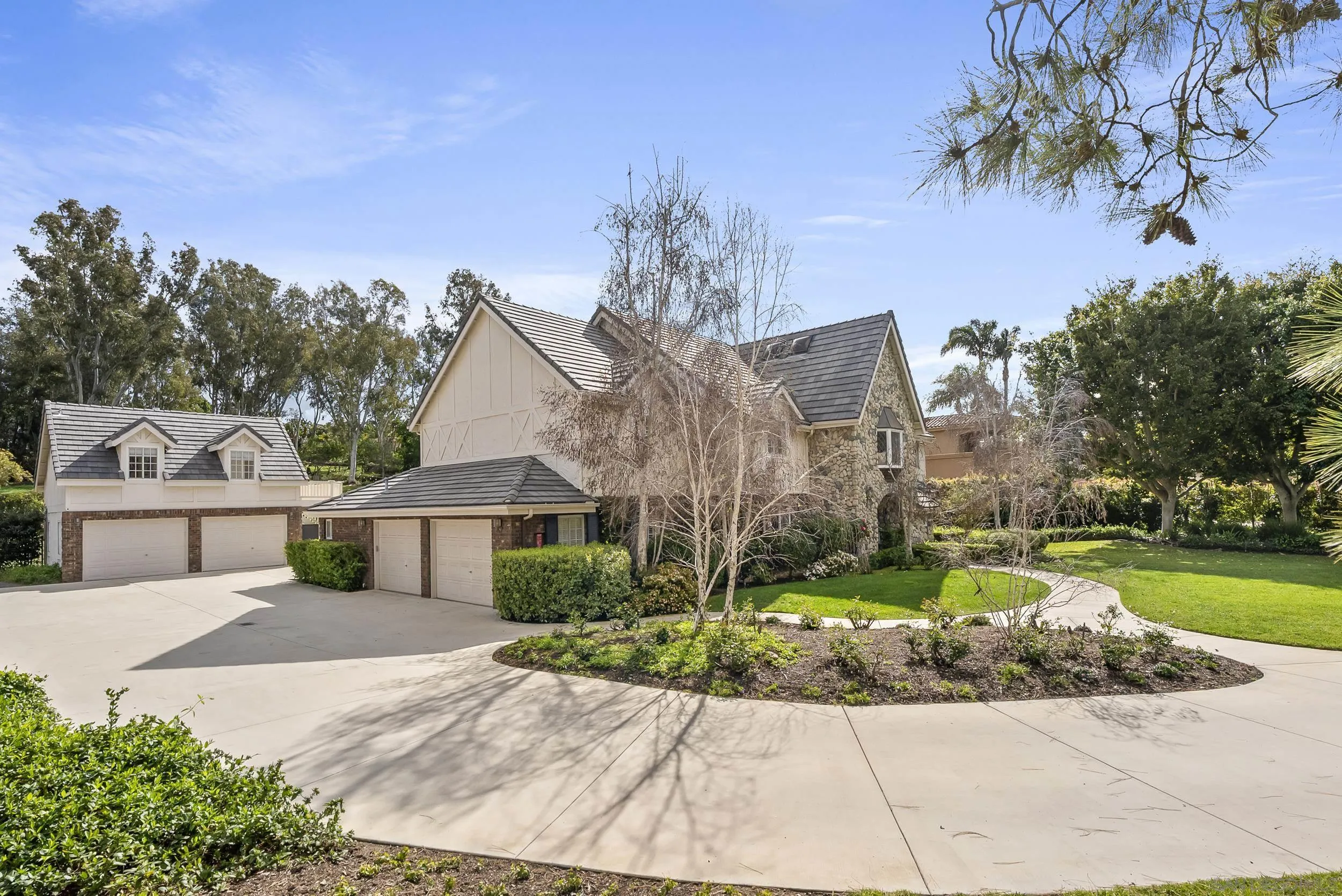 https://cdn.realtyfeed.com/cdn/127/260004389/f898be46af9fee0f617f3f309784b4f7.webp