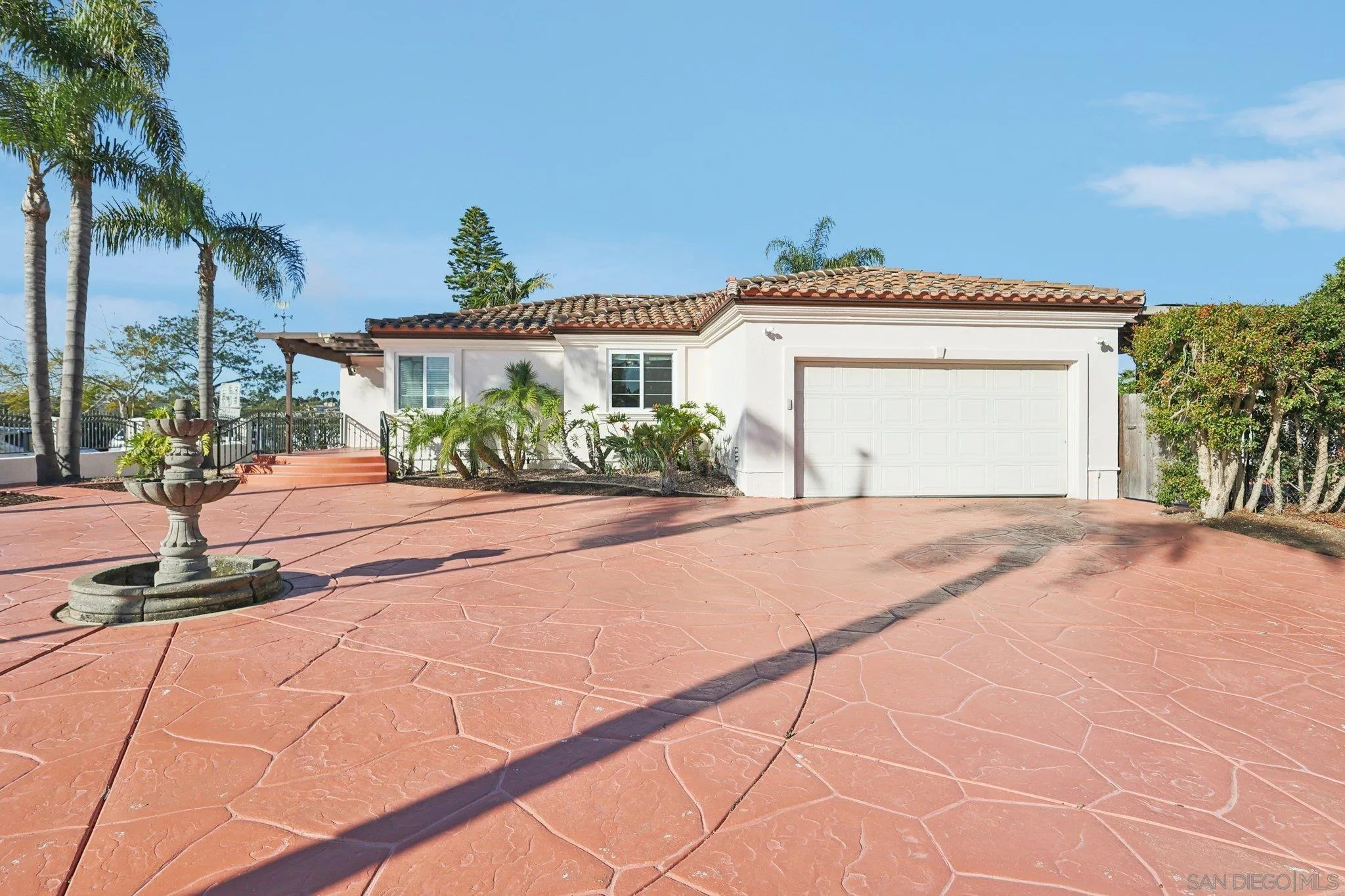 https://cdn.realtyfeed.com/cdn/127/260004407/027b2036ab170562a8507af64e5aeec5.webp