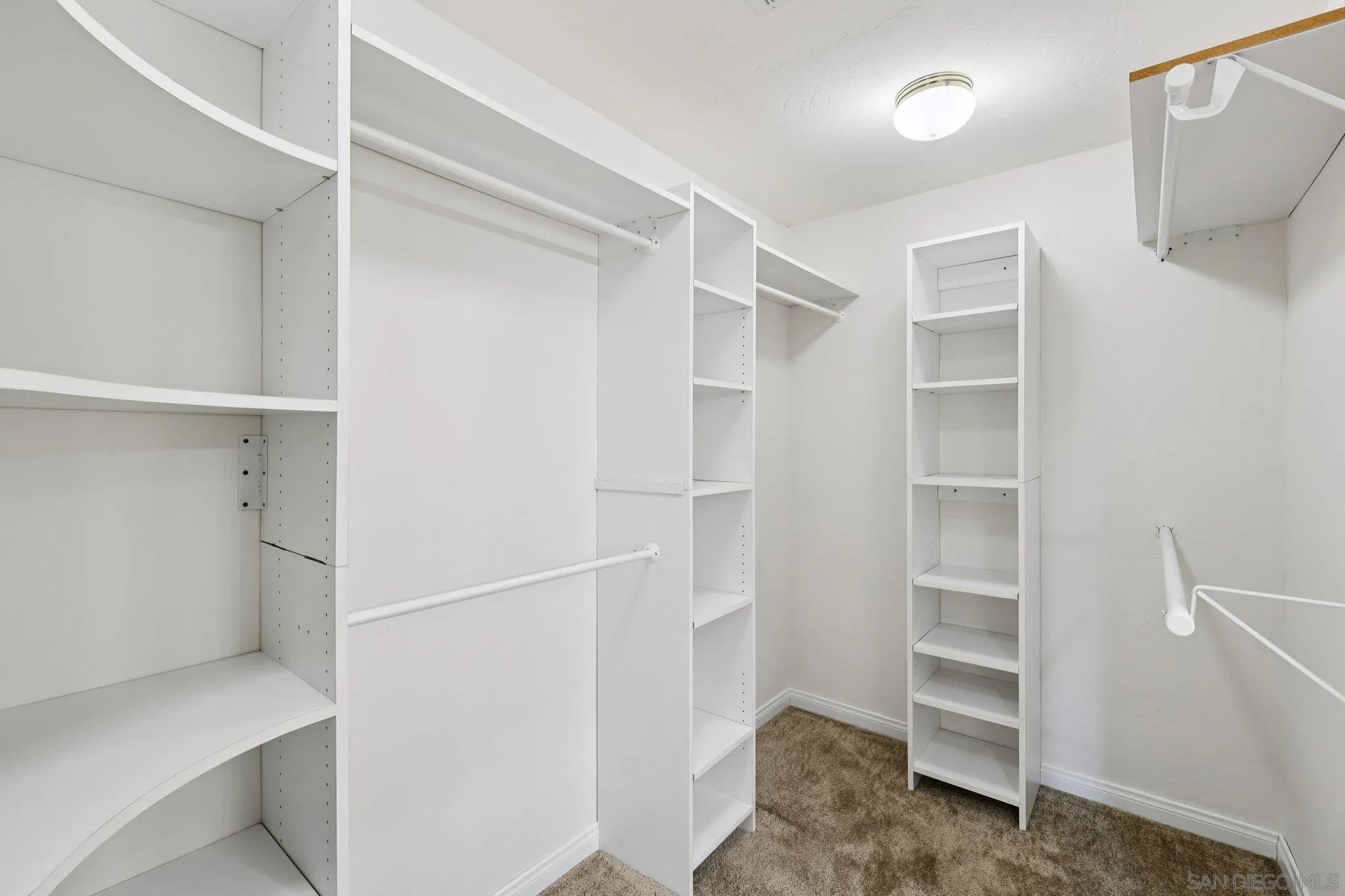 https://cdn.realtyfeed.com/cdn/127/260004407/06f5789c131379bdf6892fa9638dabb0.webp