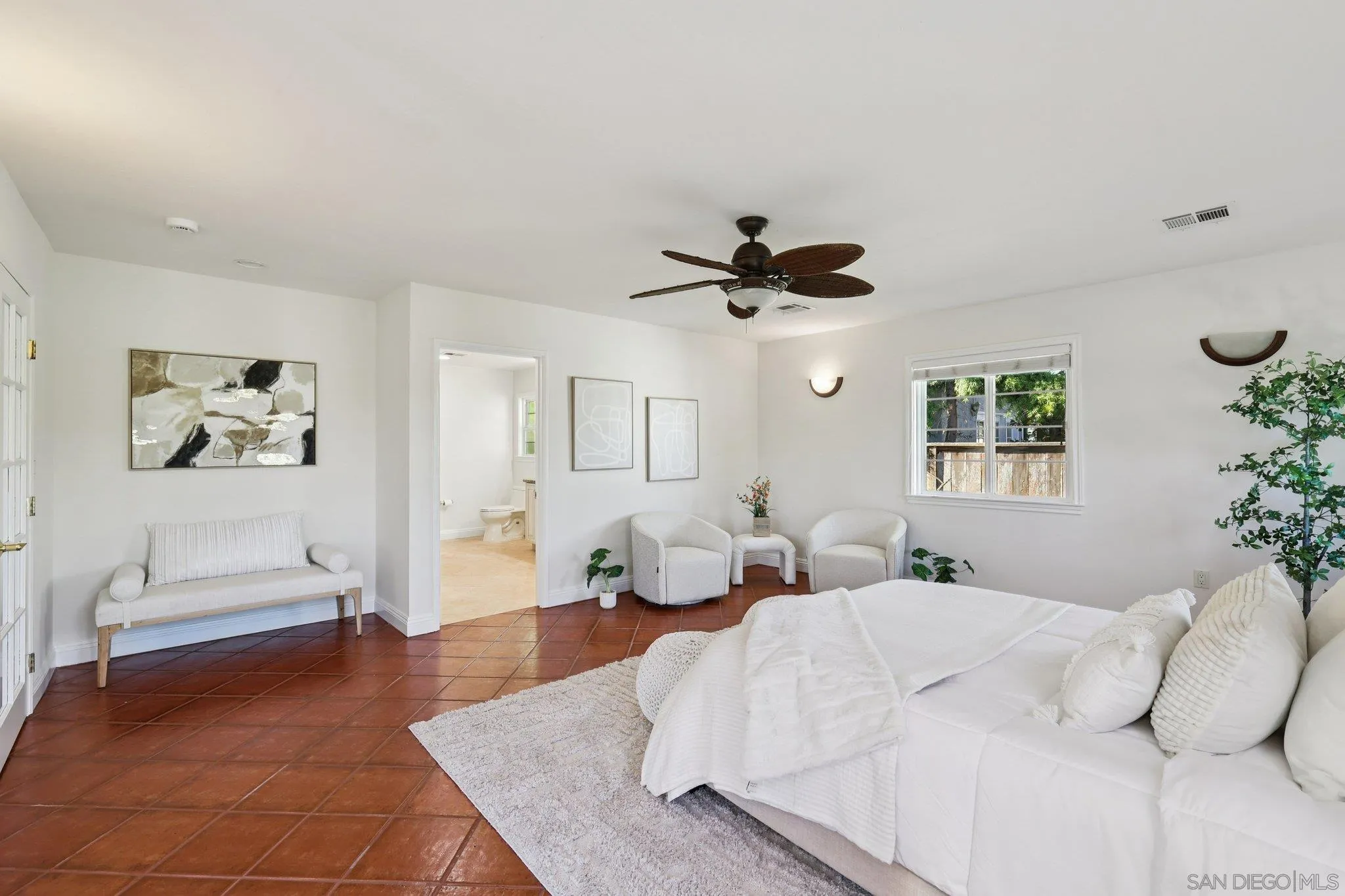 https://cdn.realtyfeed.com/cdn/127/260004407/367a3c095403f0e9788c4364dd399f1a.webp