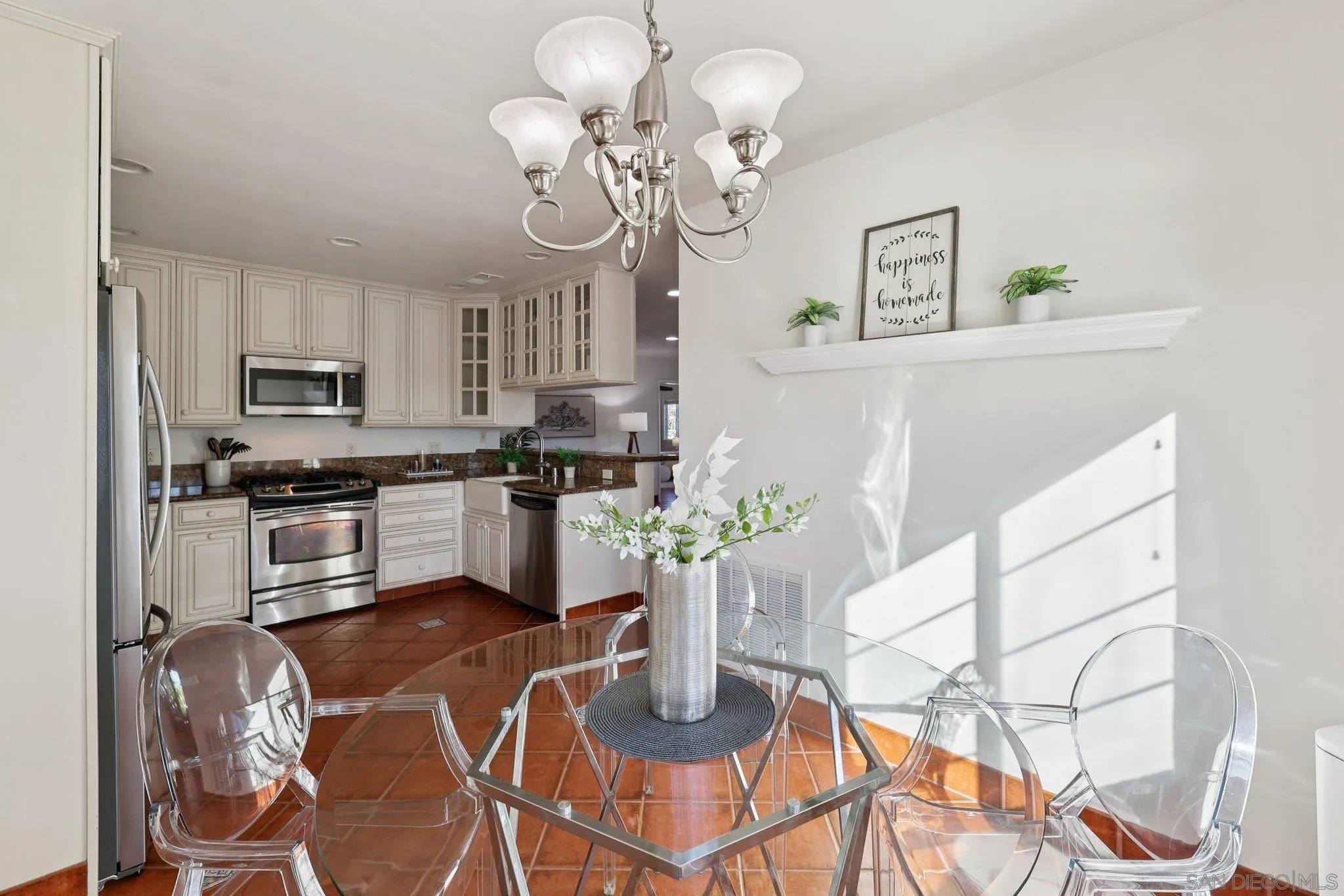 https://cdn.realtyfeed.com/cdn/127/260004407/5629bd130f1befa9909dbc2a1b14a3d5.webp