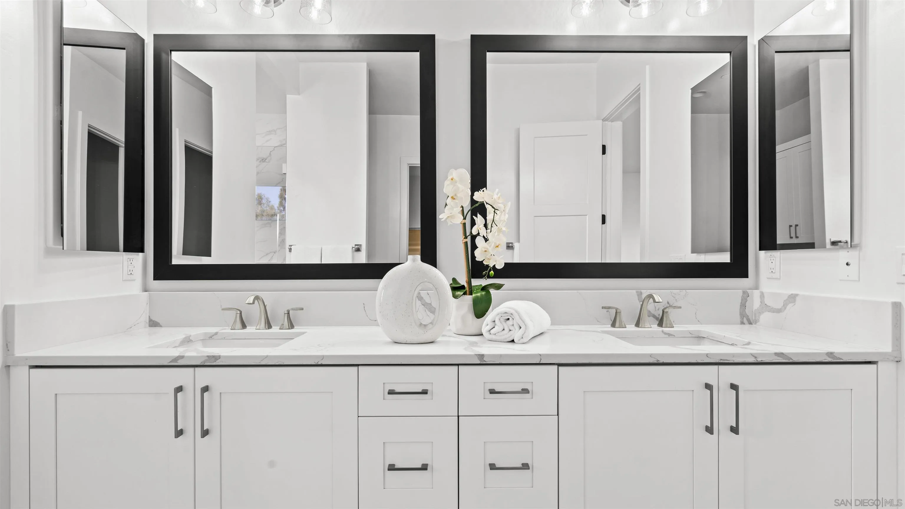https://cdn.realtyfeed.com/cdn/127/260004414/63cbd8b4351da813417ac501e3902bf3.webp