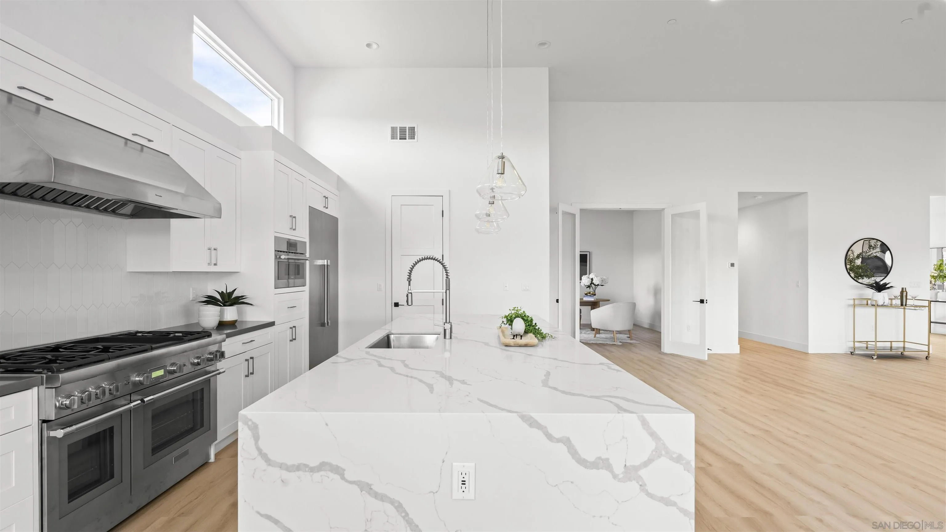https://cdn.realtyfeed.com/cdn/127/260004414/f8d6aa76001fb155390b7611080eb7bf.webp