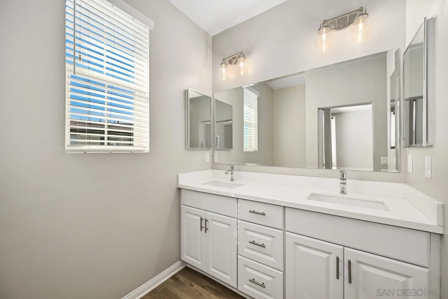 https://cdn.realtyfeed.com/cdn/127/260004416/11fc8f0f088b55ef595cb631c620e405.webp
