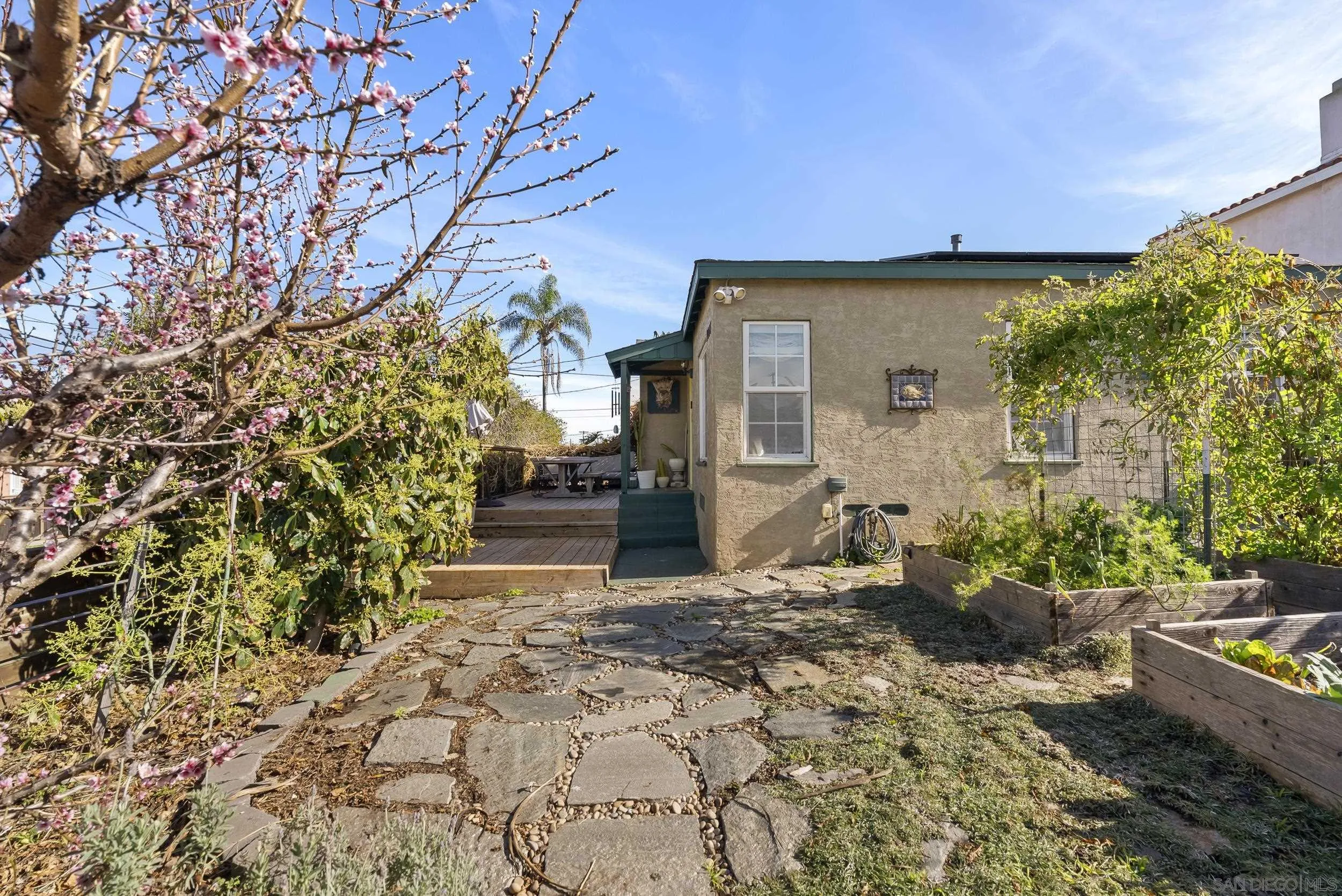 https://cdn.realtyfeed.com/cdn/127/260004421/a9e36ec4b6793d169e34ca9e9e6020a9.webp