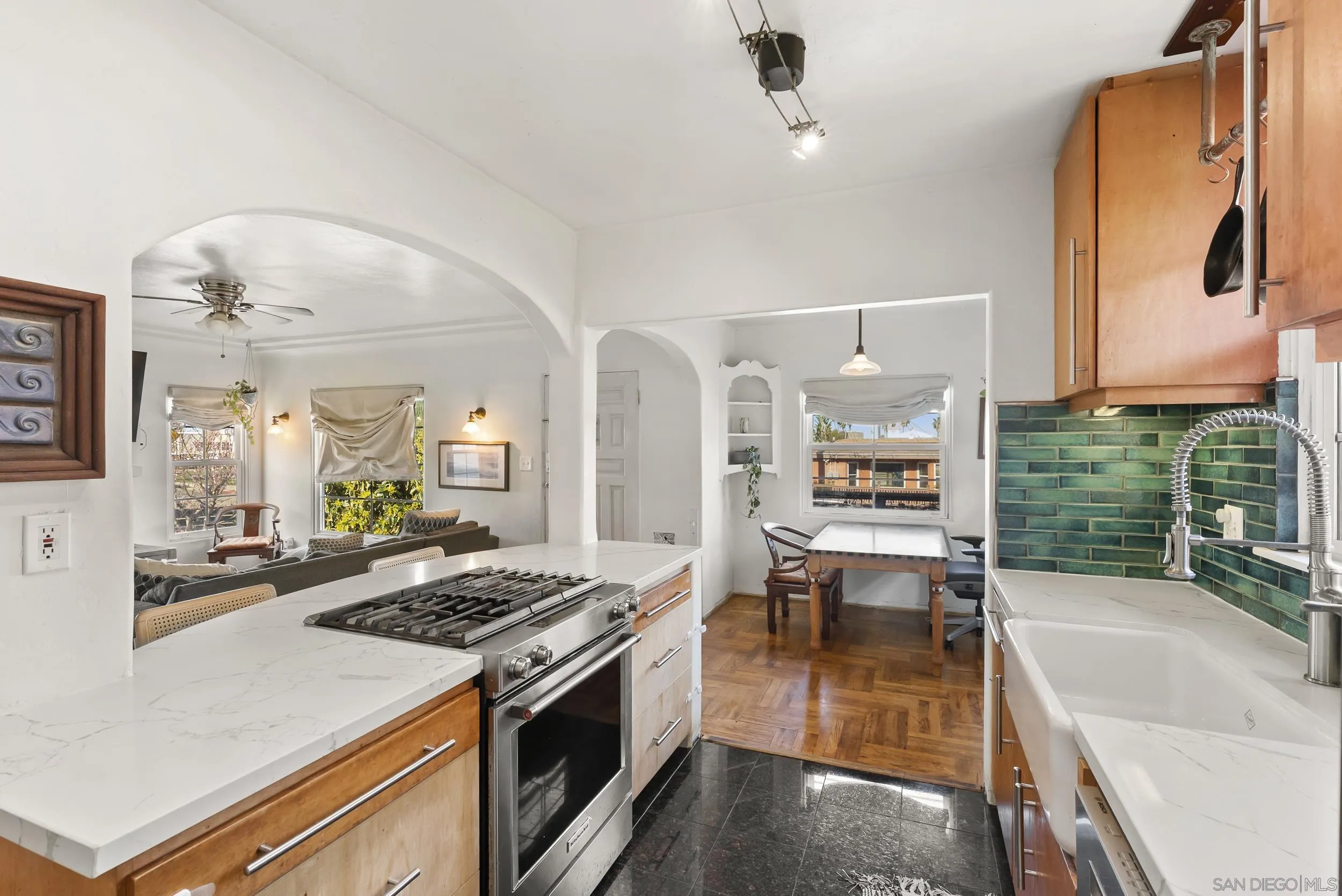 https://cdn.realtyfeed.com/cdn/127/260004421/df68079ad77c3a4ecd2b4c67c41e2228.webp