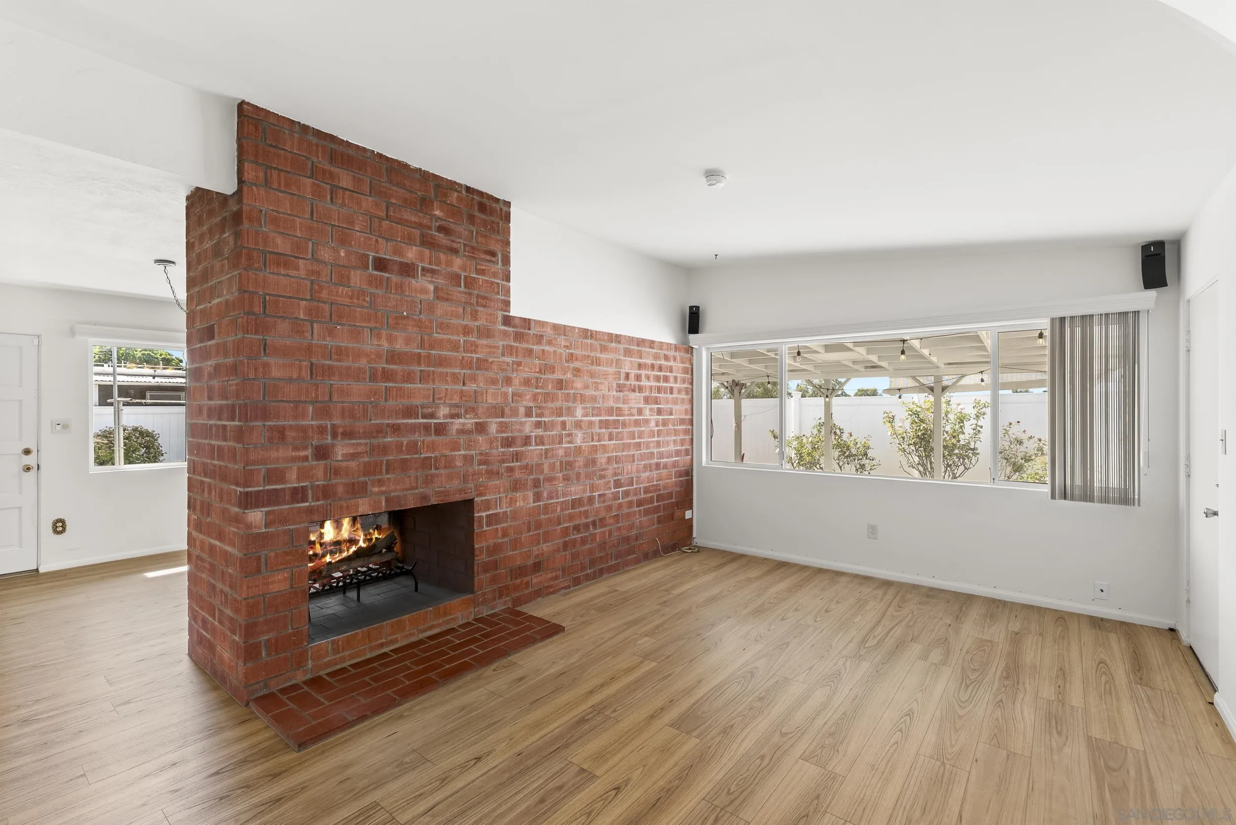 https://cdn.realtyfeed.com/cdn/127/260004422/b121c01999534cb190169e5803b68dc9.webp