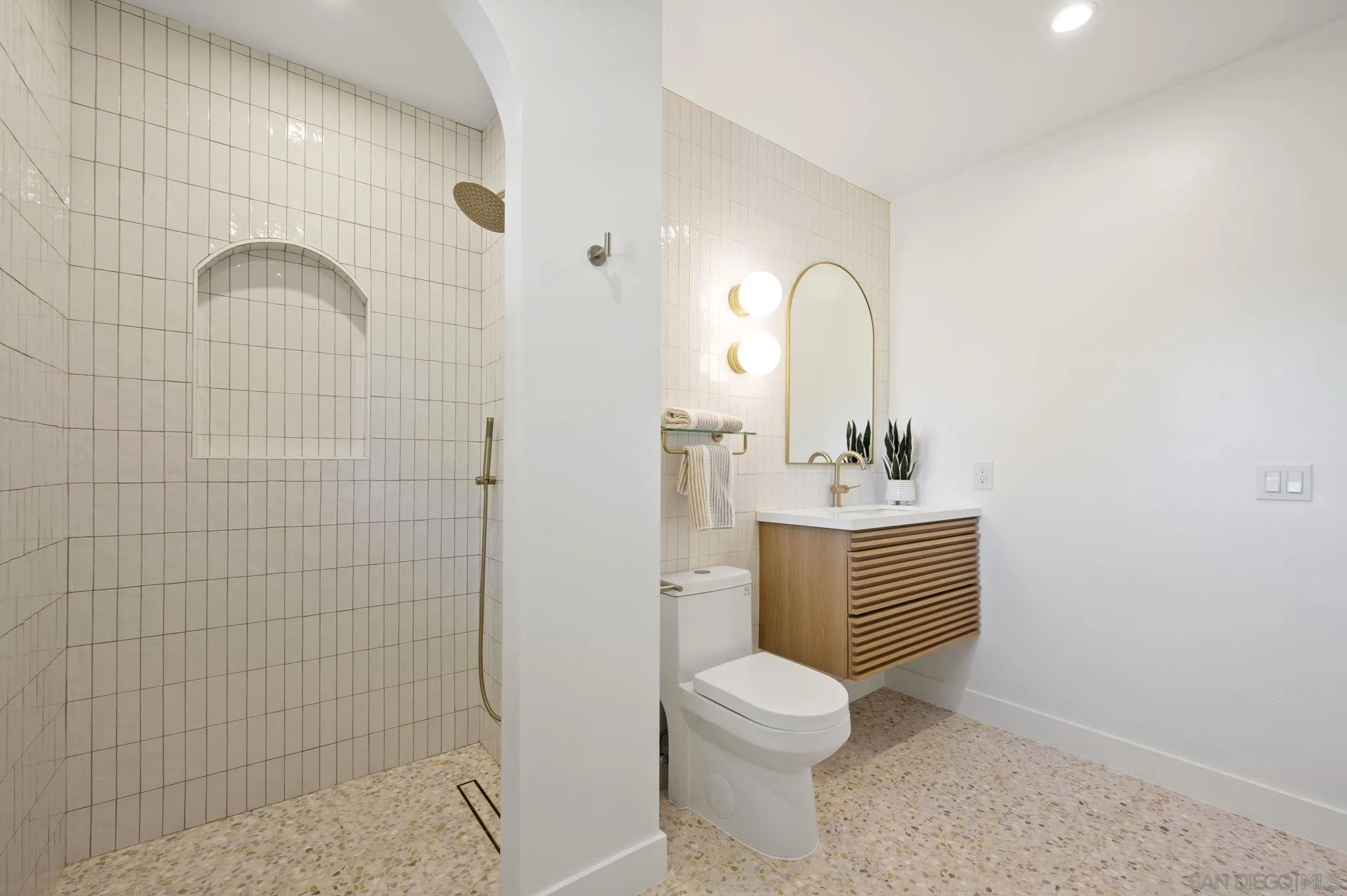 https://cdn.realtyfeed.com/cdn/127/260004423/1df24e05d86d142fbee3053f2a0f58e1.webp