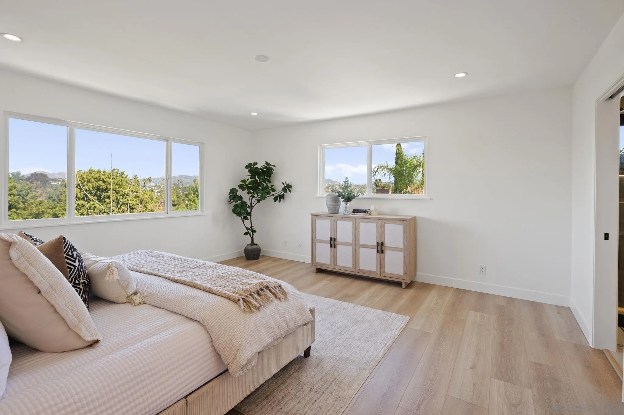 https://cdn.realtyfeed.com/cdn/127/260004423/51d00f75c1615376b029279a03a3dbd1.webp