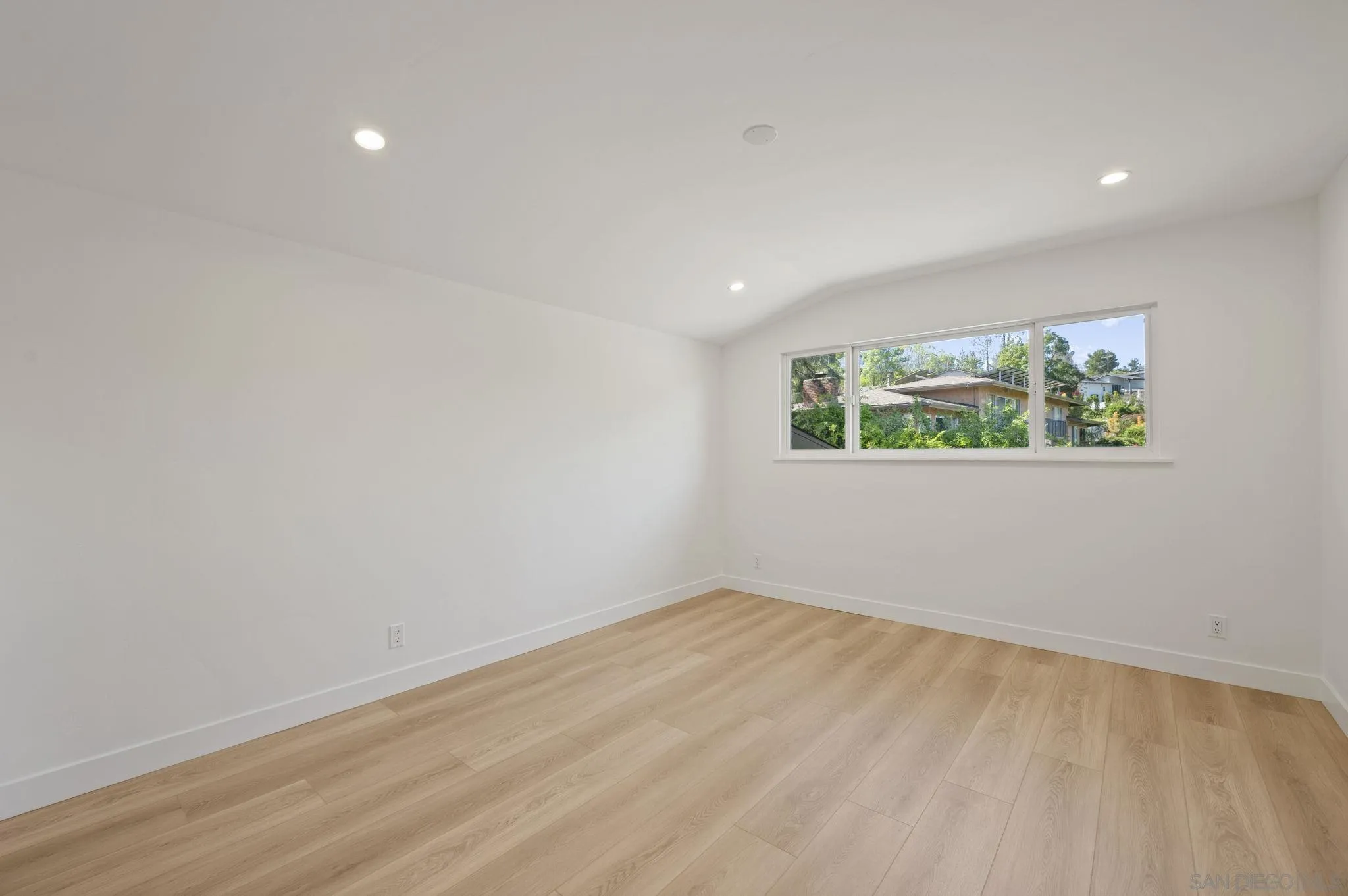 https://cdn.realtyfeed.com/cdn/127/260004423/794e749b4070deb4d583c47b9edfc9de.webp