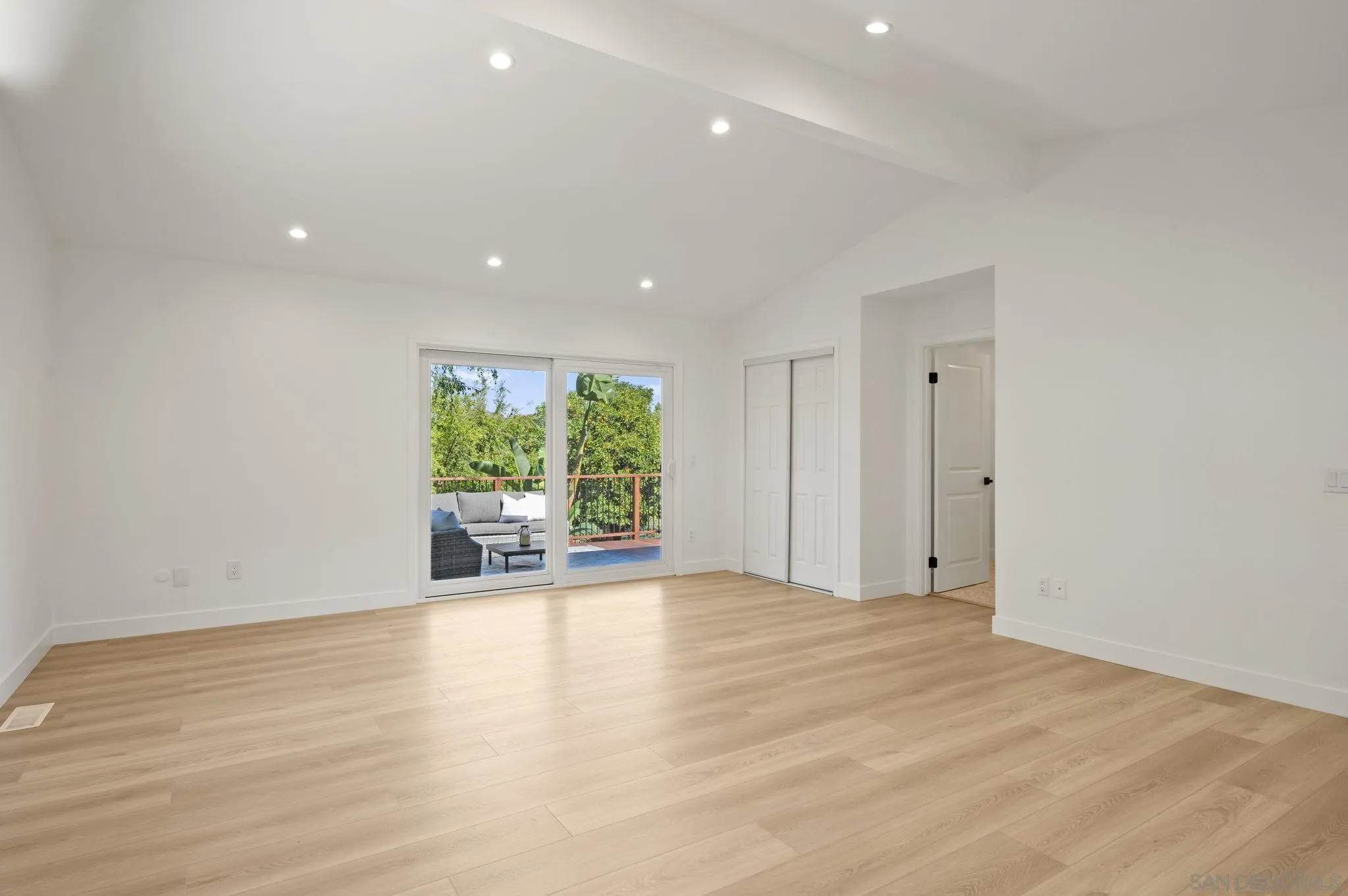 https://cdn.realtyfeed.com/cdn/127/260004423/97e3b1123328b55bffd61671ad23a736.webp