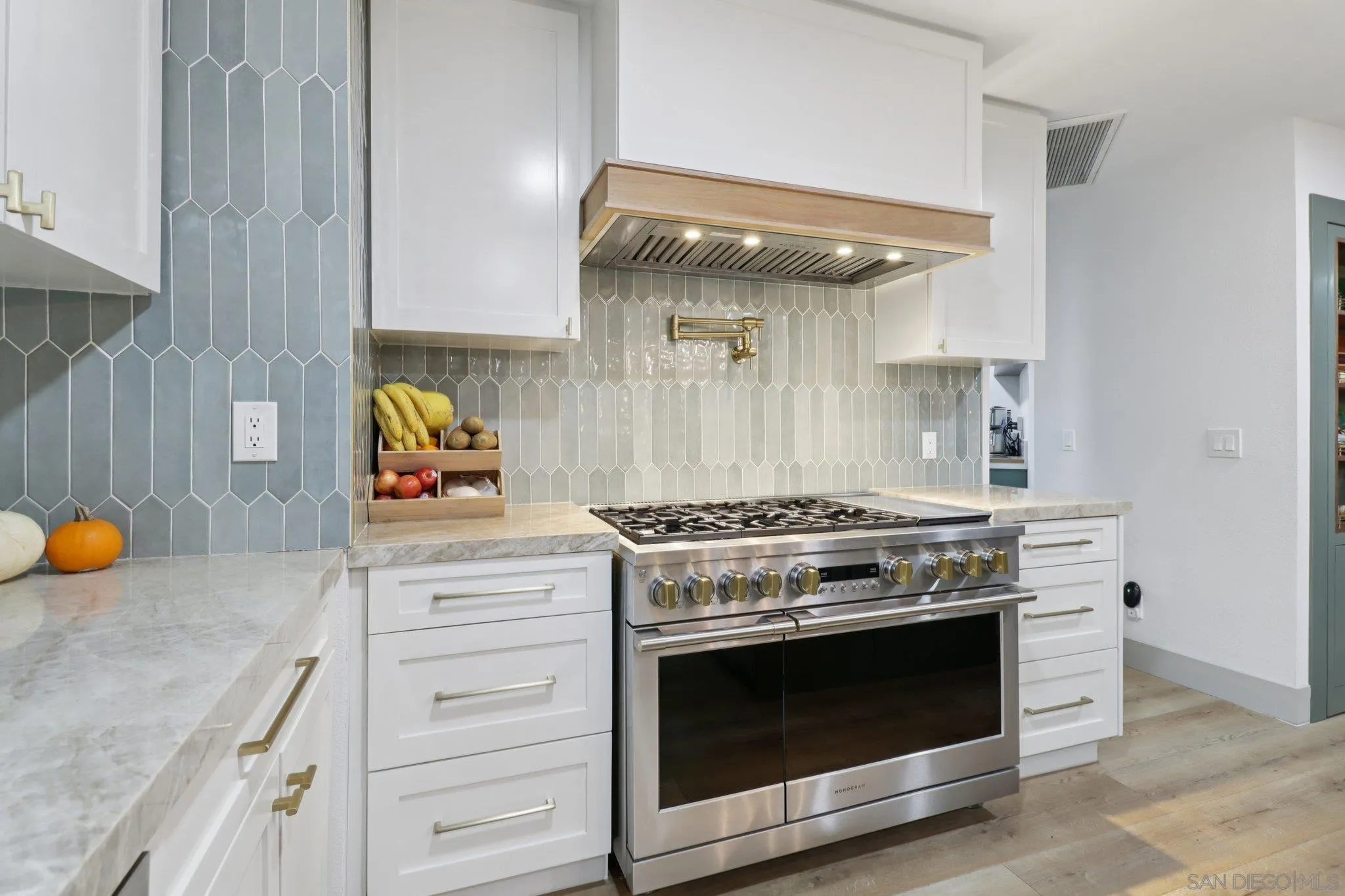 https://cdn.realtyfeed.com/cdn/127/260004426/0de141bad34c38330af588f9a904156a.webp