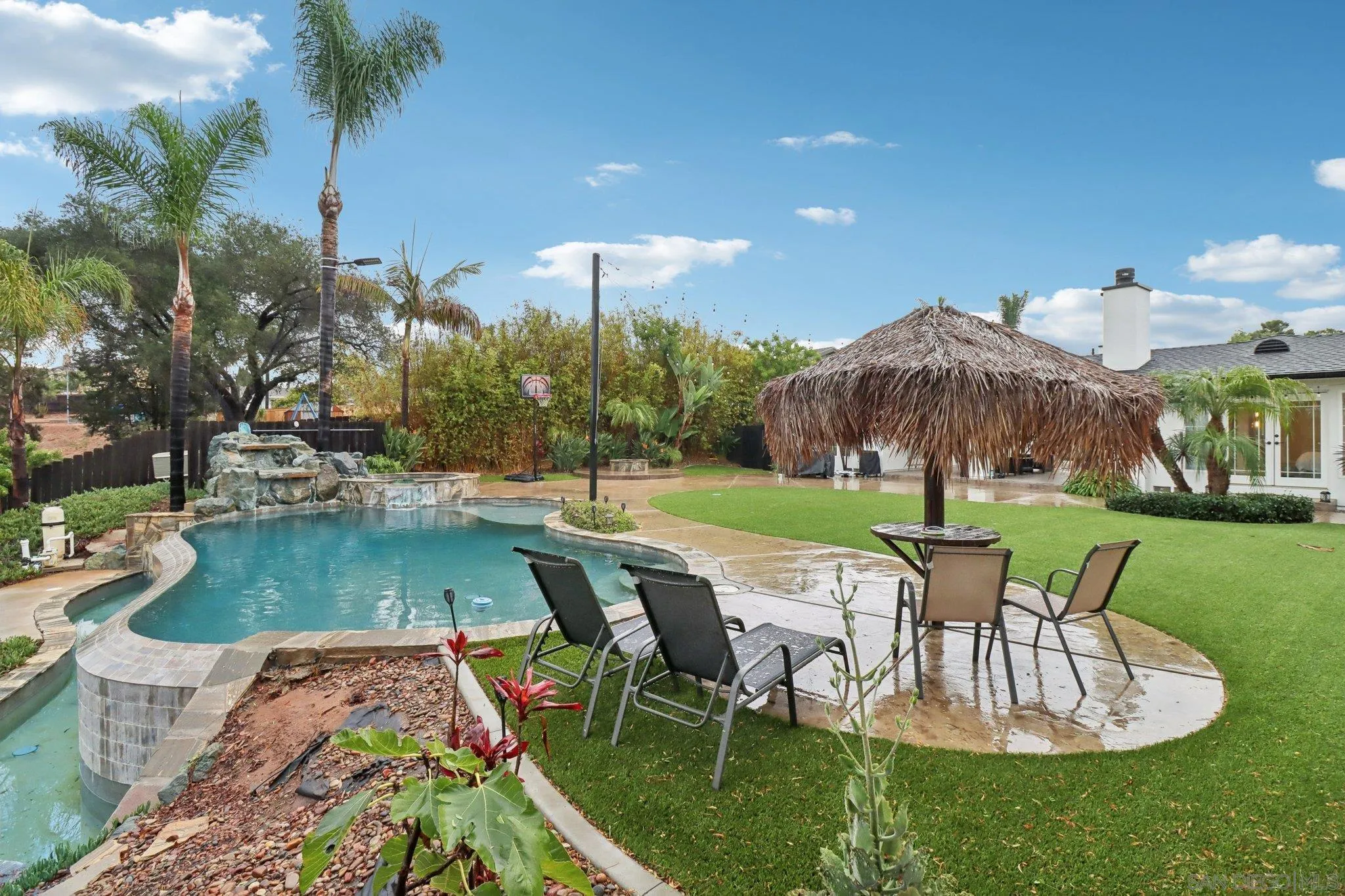 https://cdn.realtyfeed.com/cdn/127/260004426/1a88ec3bd706e754fdd352863eed2f9d.webp