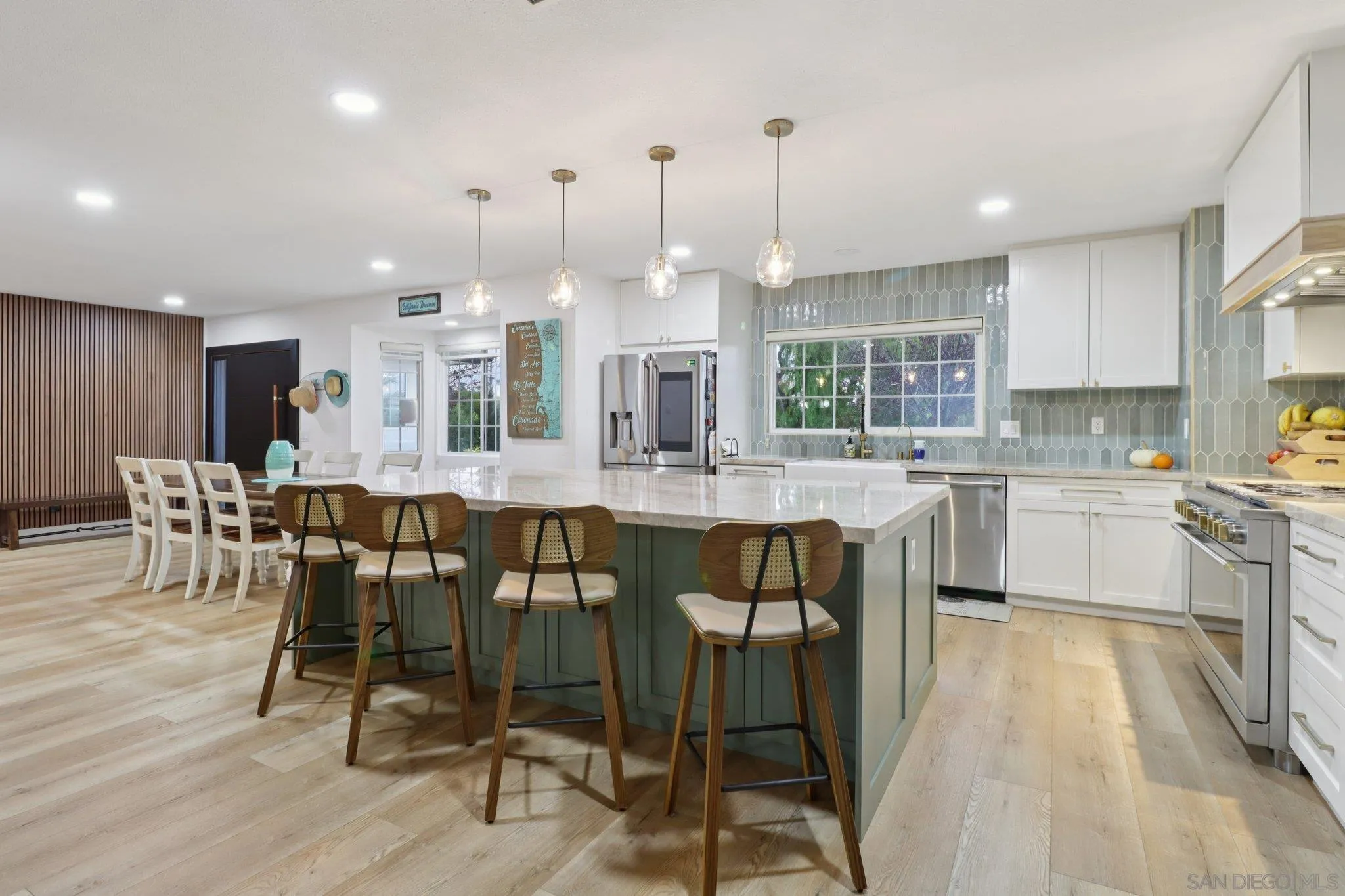 https://cdn.realtyfeed.com/cdn/127/260004426/2fe95d9a717c9f884ccd7e69eccf55c2.webp