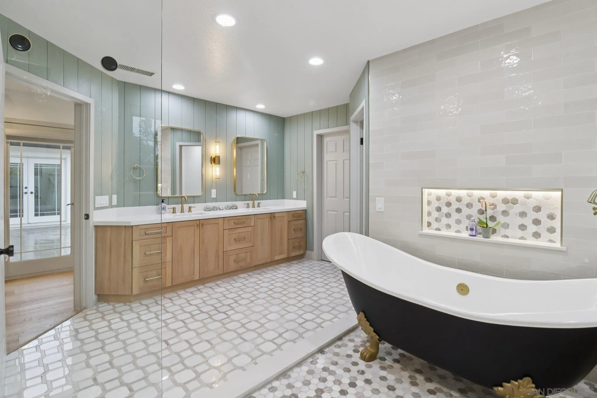 https://cdn.realtyfeed.com/cdn/127/260004426/31d8b48c12d53efadfea4d1b04b6053f.webp