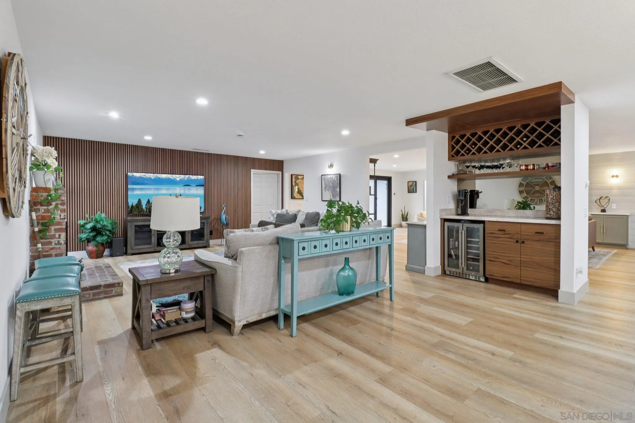 https://cdn.realtyfeed.com/cdn/127/260004426/5f31cbca43236c9454524995a16534c0.webp