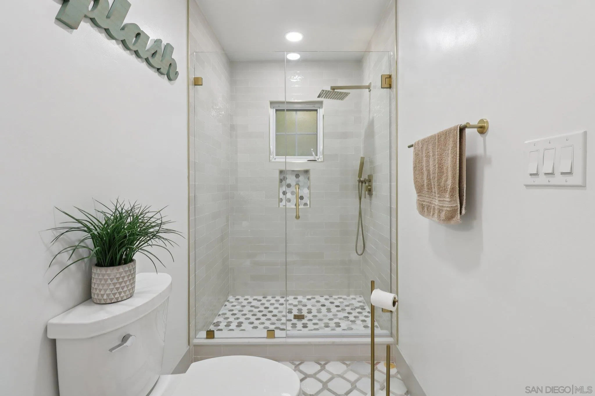 https://cdn.realtyfeed.com/cdn/127/260004426/8cb3925aa9962467741a3074d901076d.webp