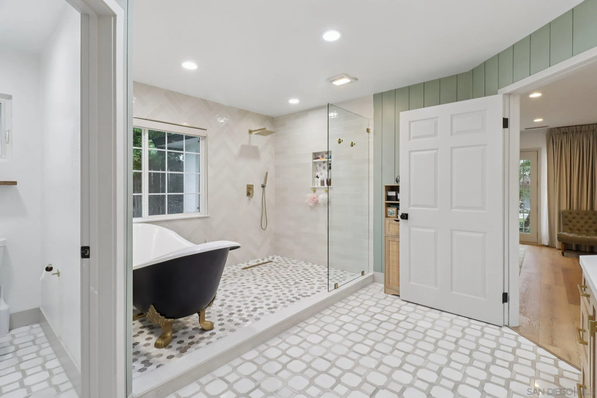 https://cdn.realtyfeed.com/cdn/127/260004426/90d29c3f2016257a8680c139cd2313cb.webp
