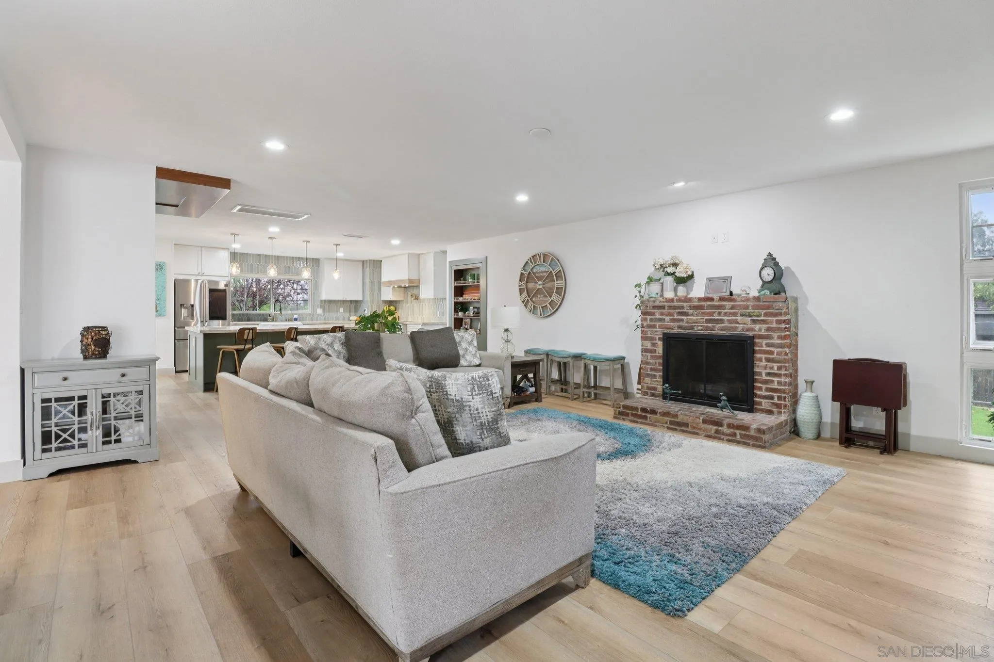 https://cdn.realtyfeed.com/cdn/127/260004426/bf448e2535e06bbbb2daaae23805e012.webp