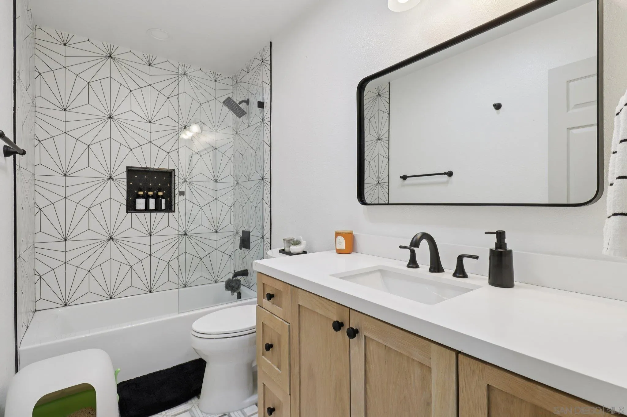 https://cdn.realtyfeed.com/cdn/127/260004426/de2b484bf4f28f833dda5f91e668c997.webp