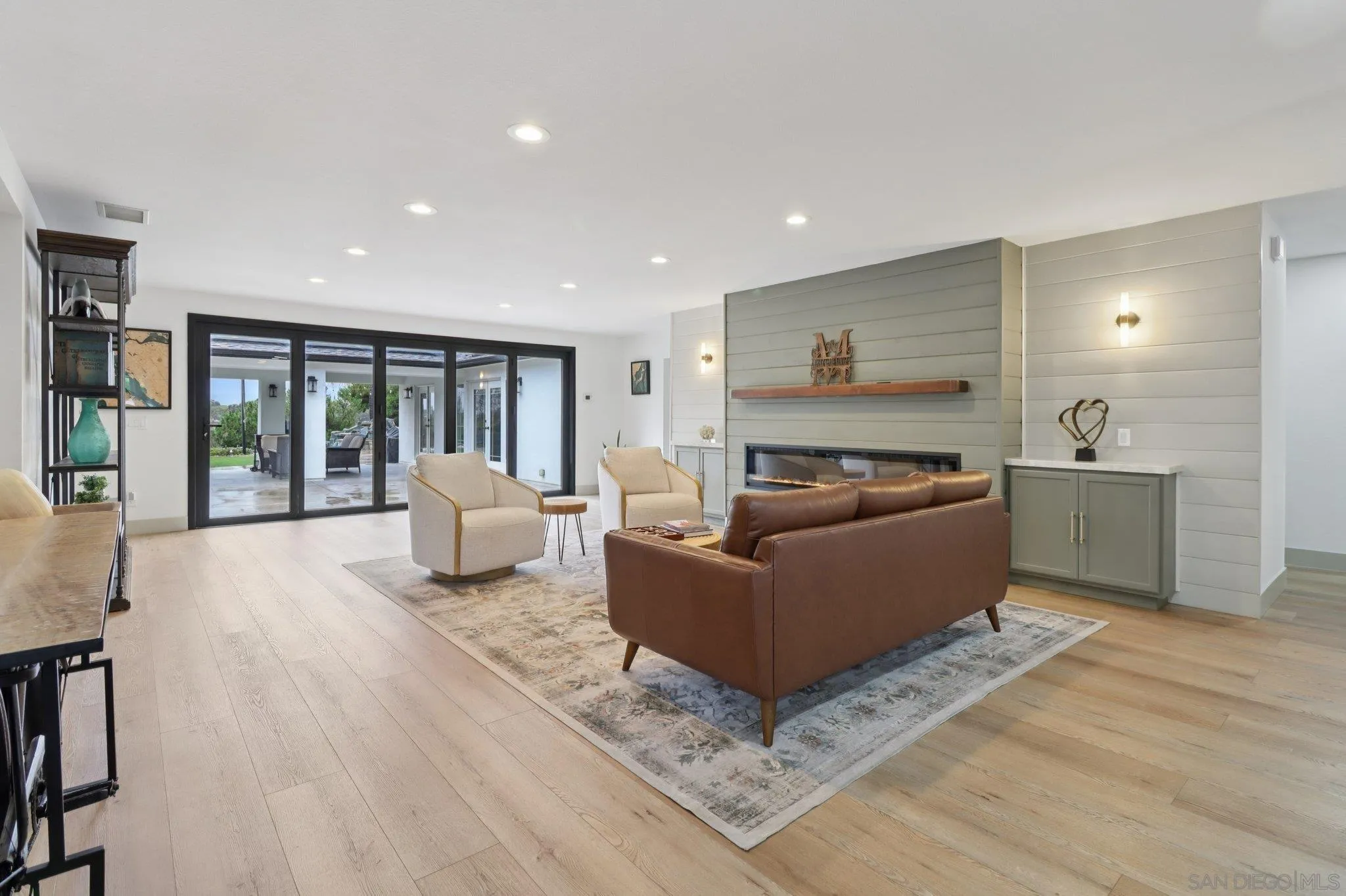 https://cdn.realtyfeed.com/cdn/127/260004426/de375f4821b2b9e51d2a72df87b75bdb.webp