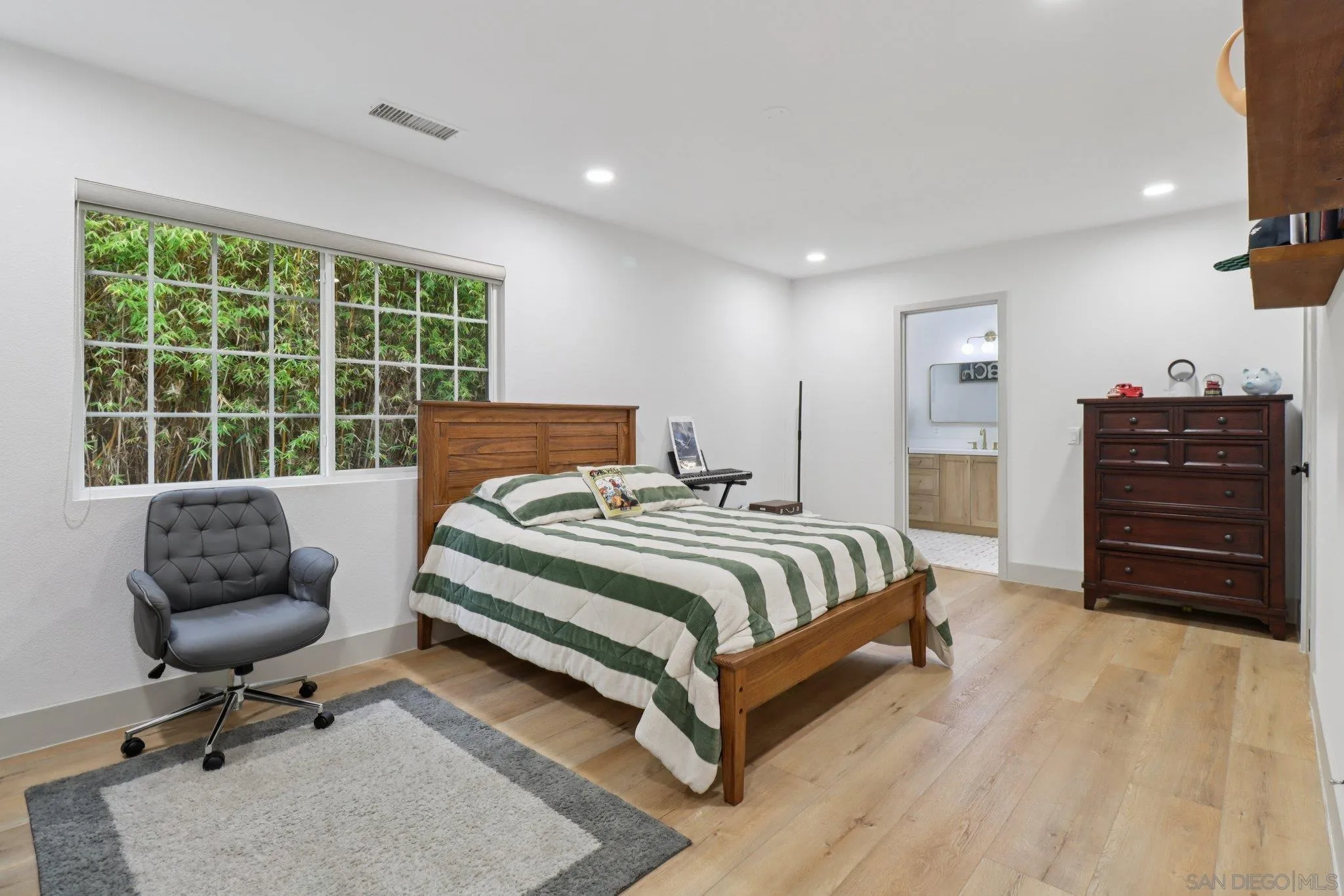 https://cdn.realtyfeed.com/cdn/127/260004426/e71ce5ce6b6d2e841ba70de04aa97c43.webp