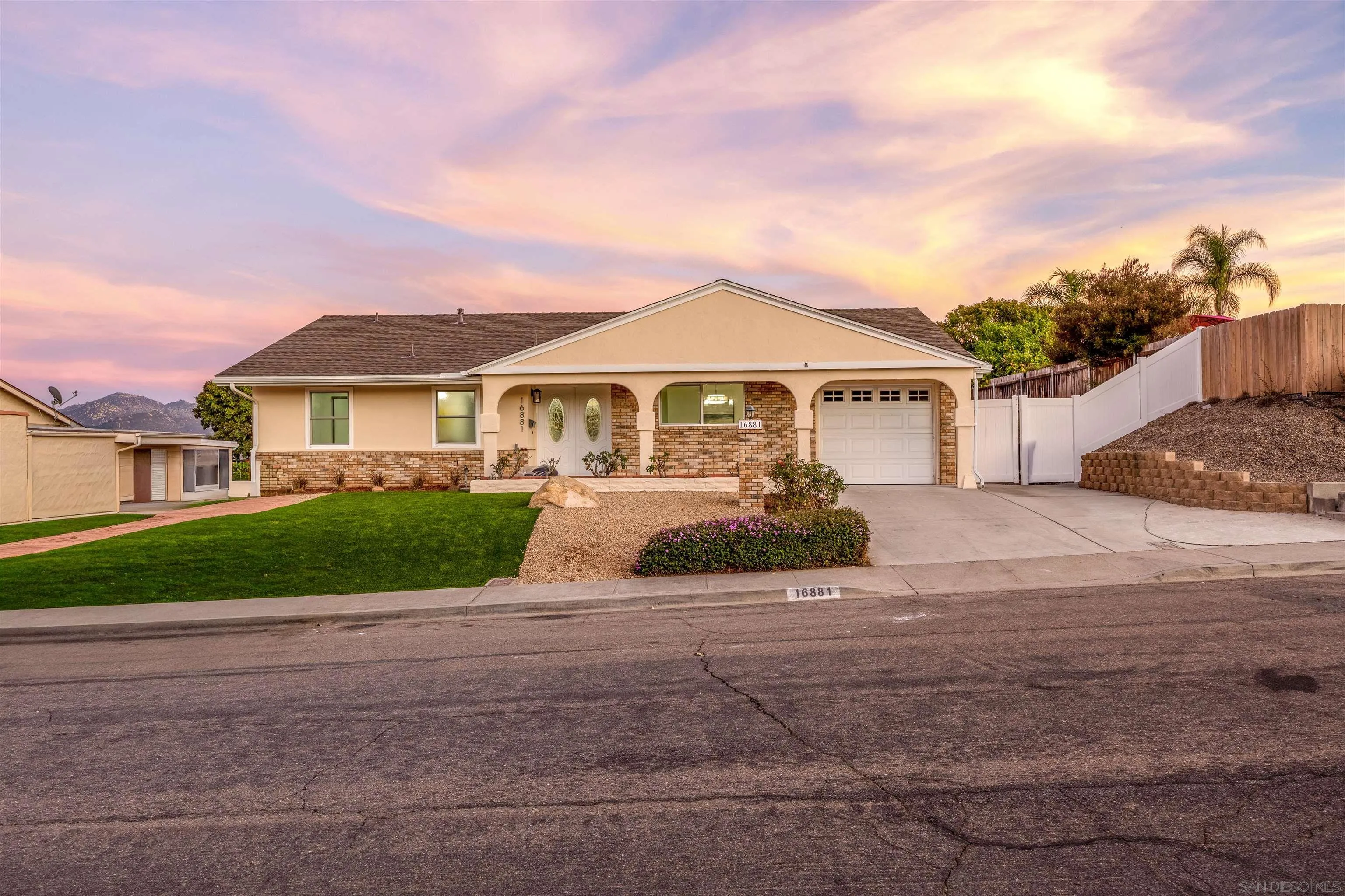 https://cdn.realtyfeed.com/cdn/127/260004430/947416cda9c8206b6c663a5eea663452.webp