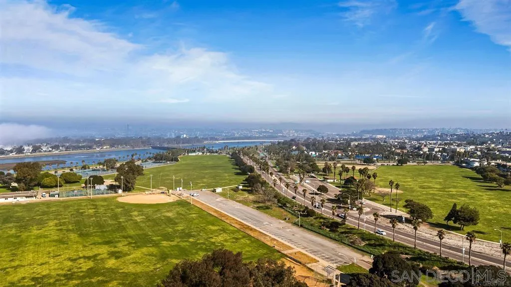 https://cdn.realtyfeed.com/cdn/127/260004439/7a9288f6186dc24db86e325844be62be.webp