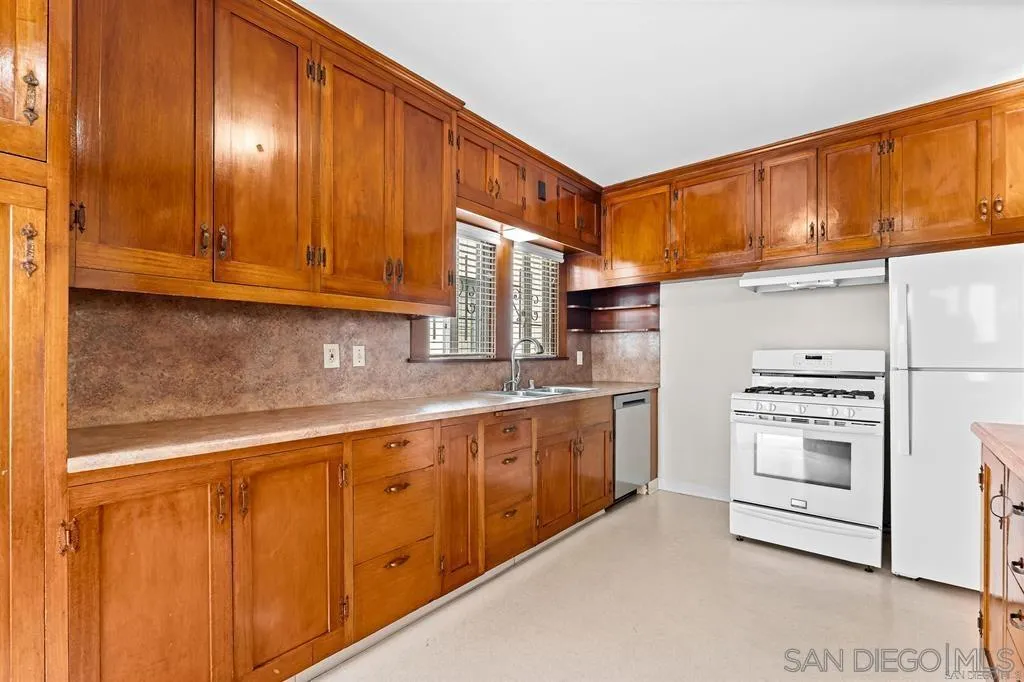 https://cdn.realtyfeed.com/cdn/127/260004439/7aedc28abf10d6d27139716115b2998b.webp
